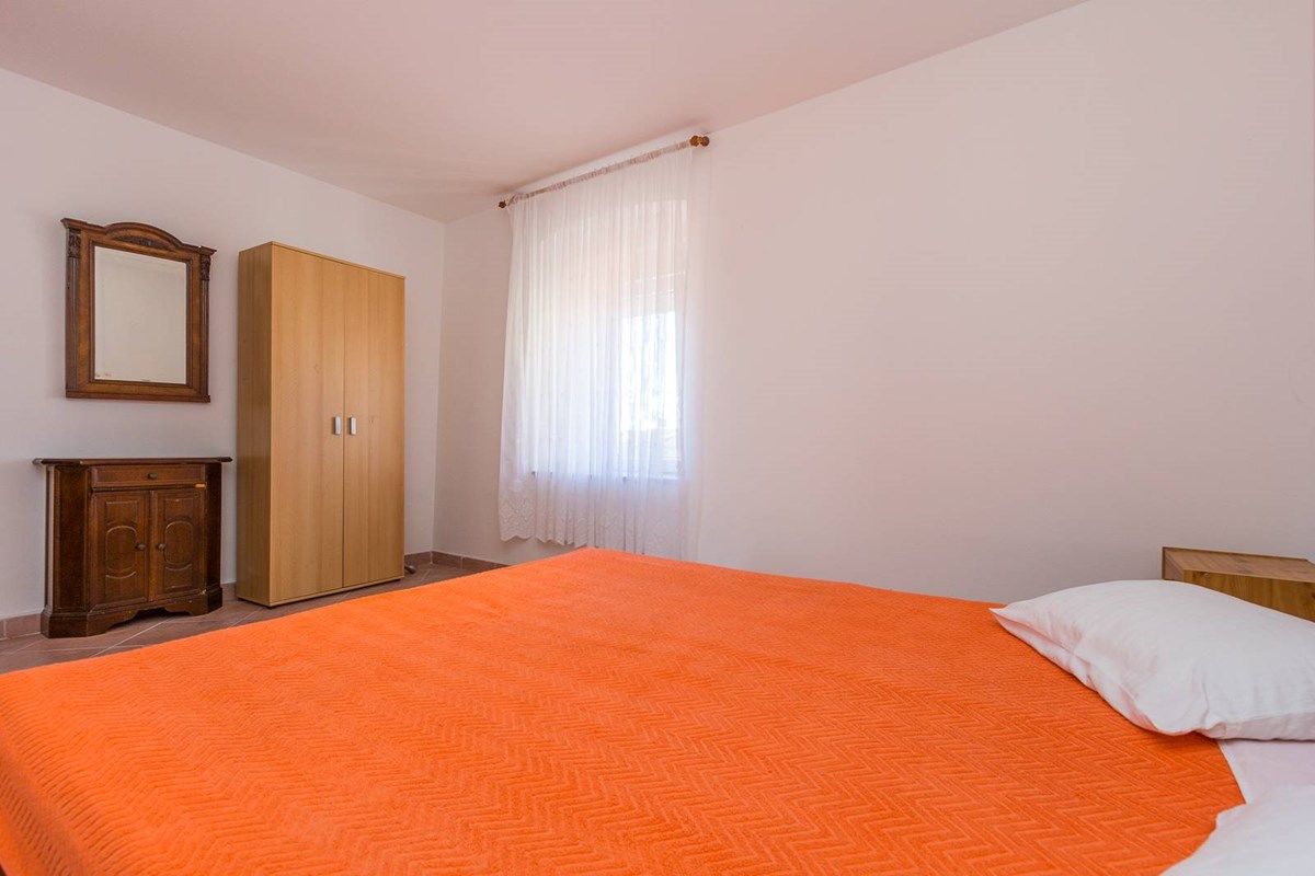 House Samia 16259-A1
