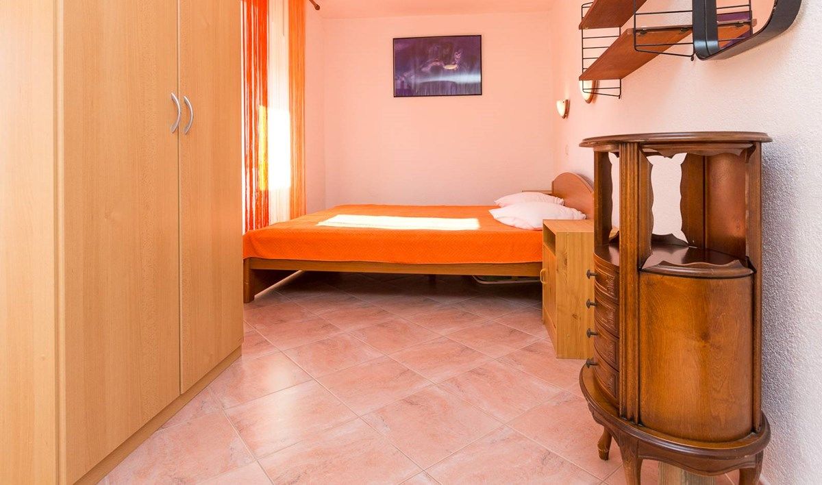 House Samia 16259-A1