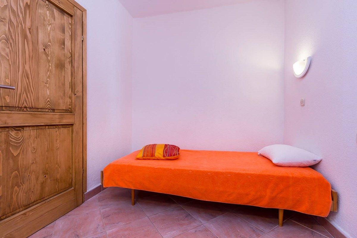 House Samia 16259-A2