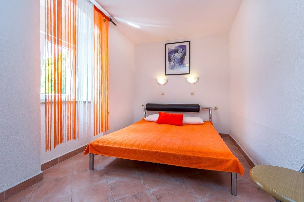 House Samia 16259-A2
