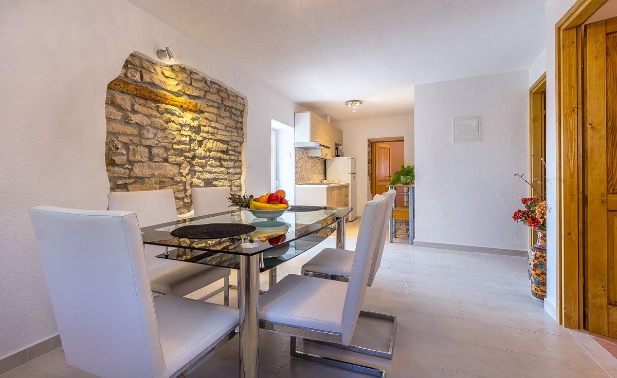 House Samia 16259-A2