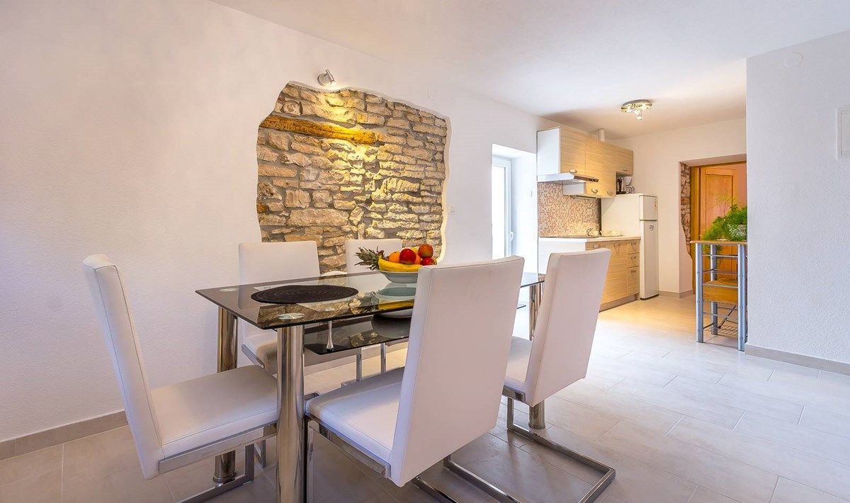 House Samia 16259-A2