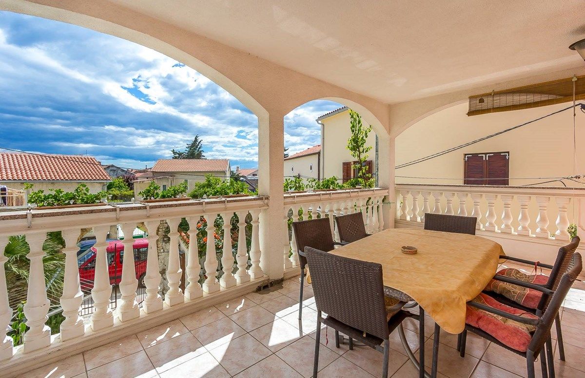 House Samia 16259-A2
