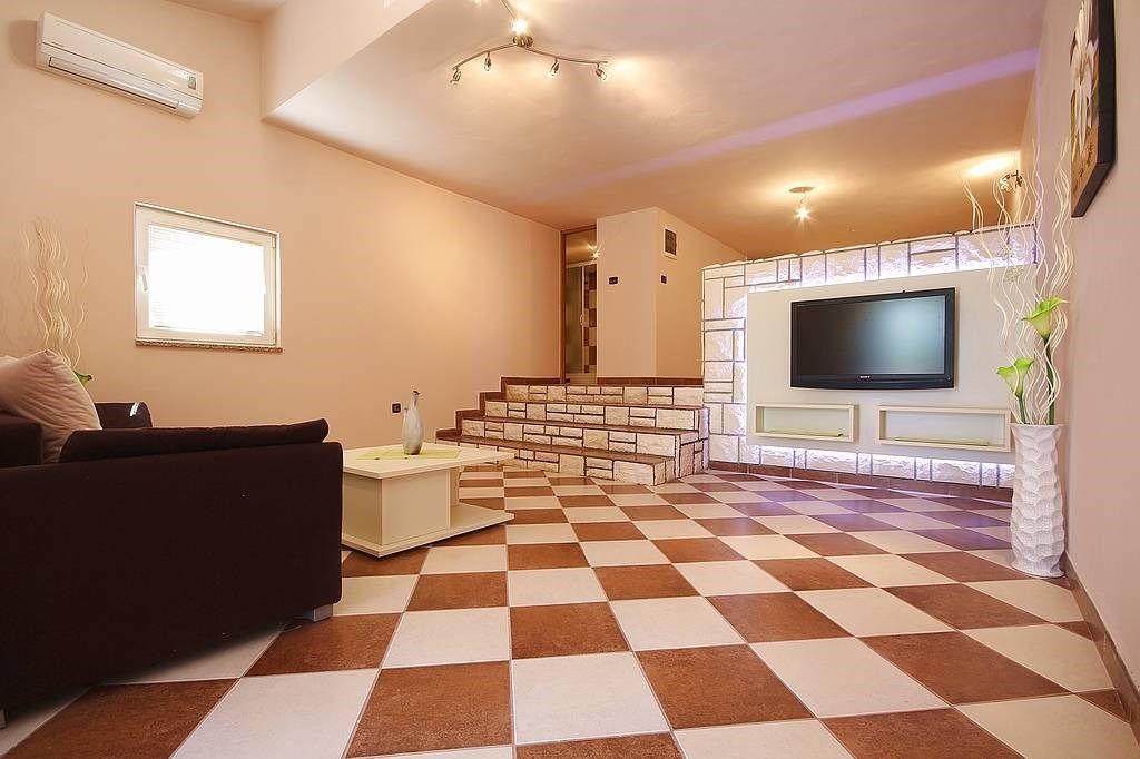 House Danijel 16276-A1