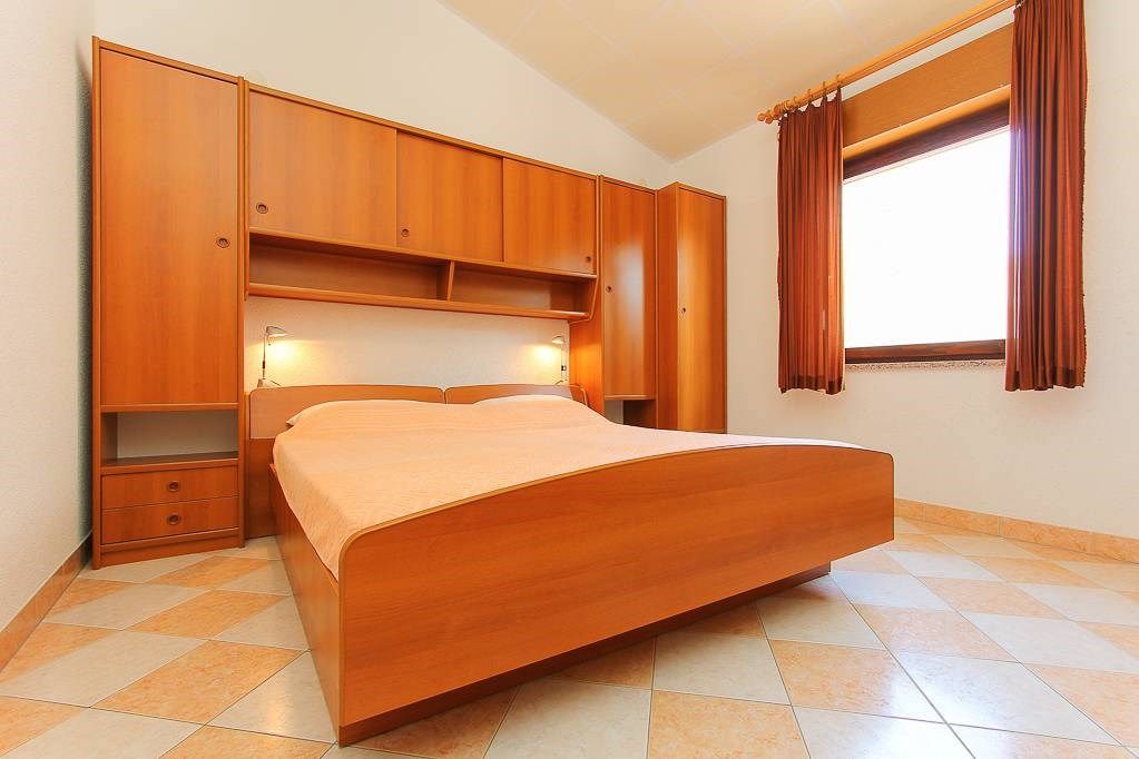 Casa Vlah 16433-A1