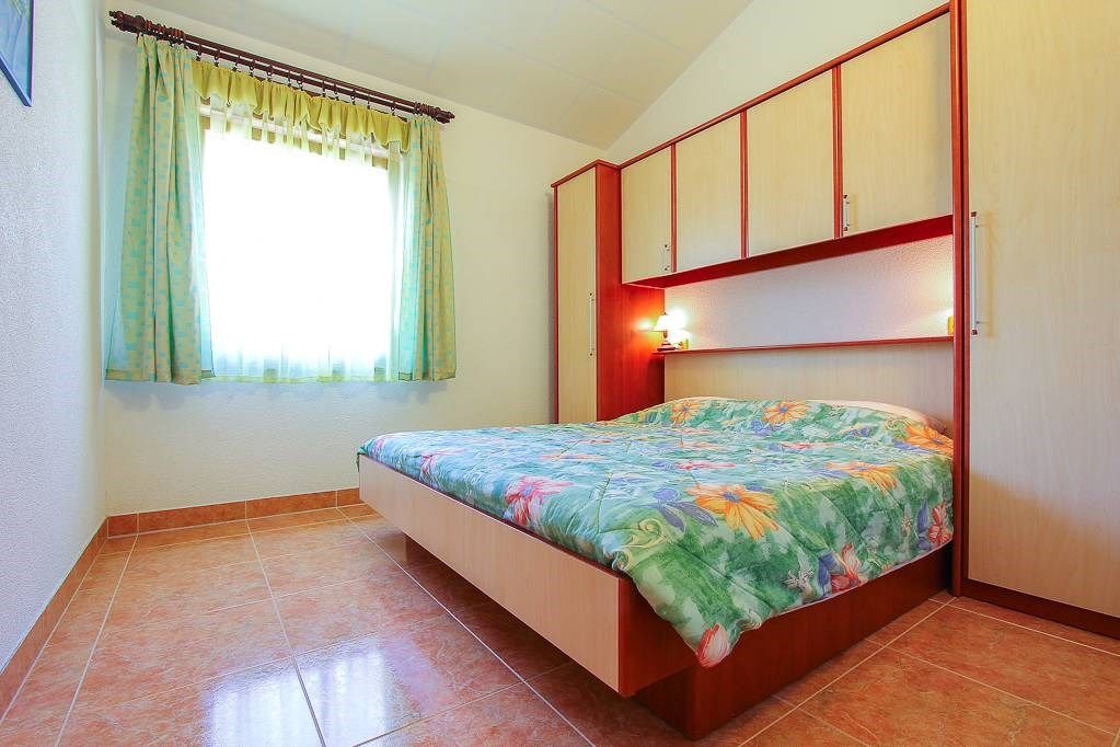 Casa Vlah 16433-A2