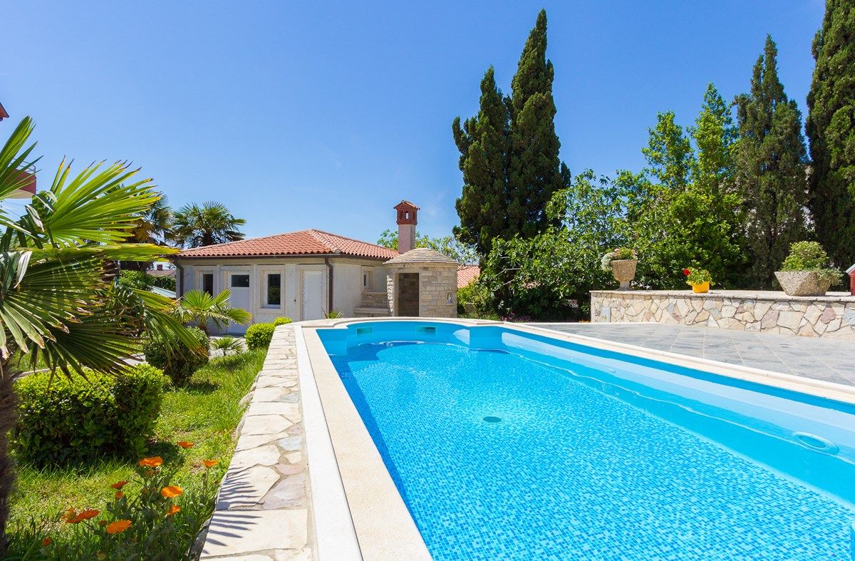 House Zdravko 16494-A1
