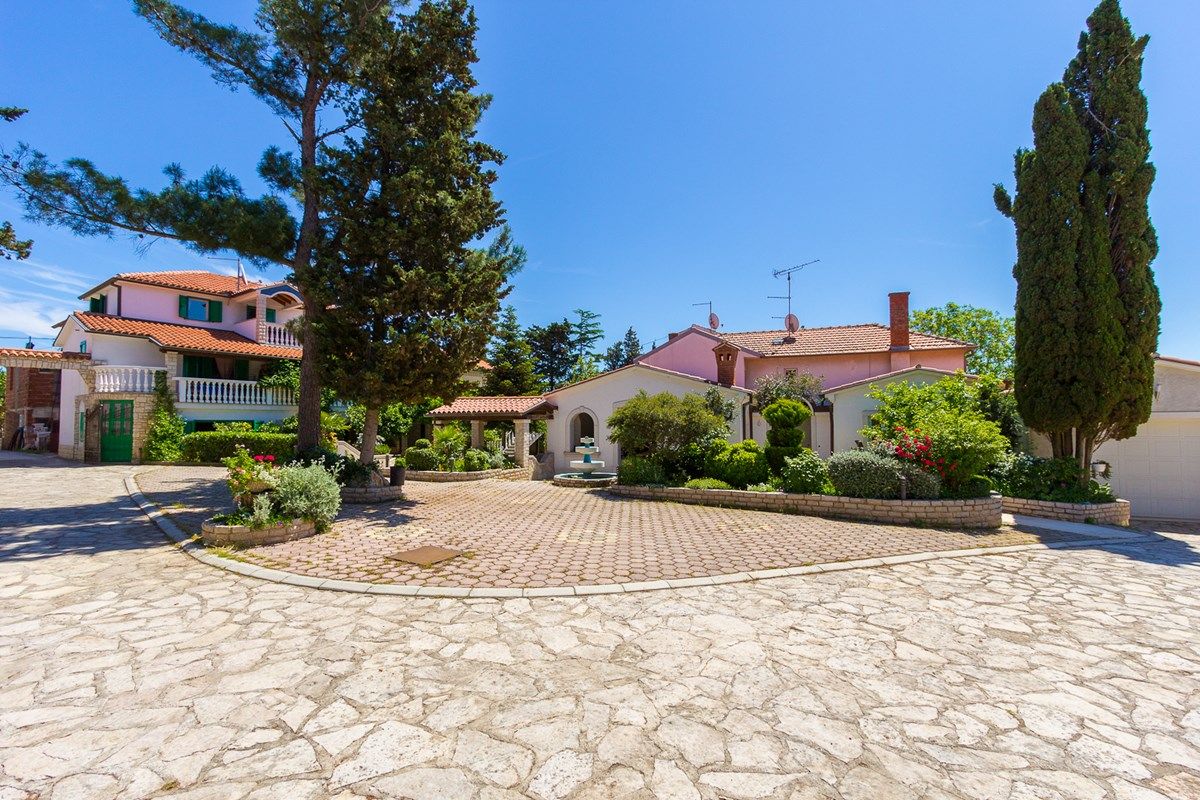 House Zdravko 16494-A1