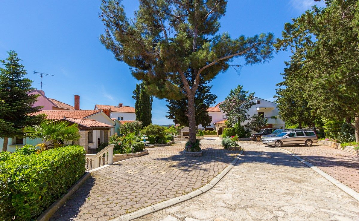 House Zdravko 16494-A1