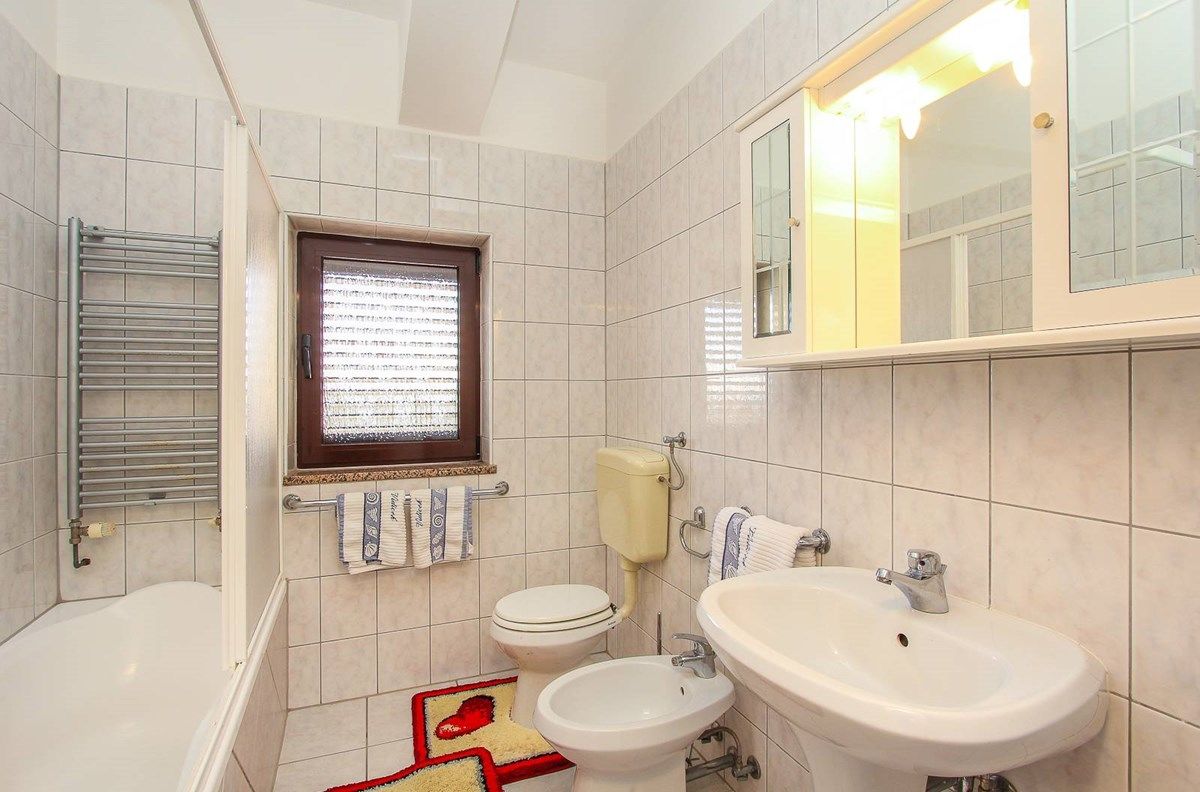 House Zdravko 16494-A1