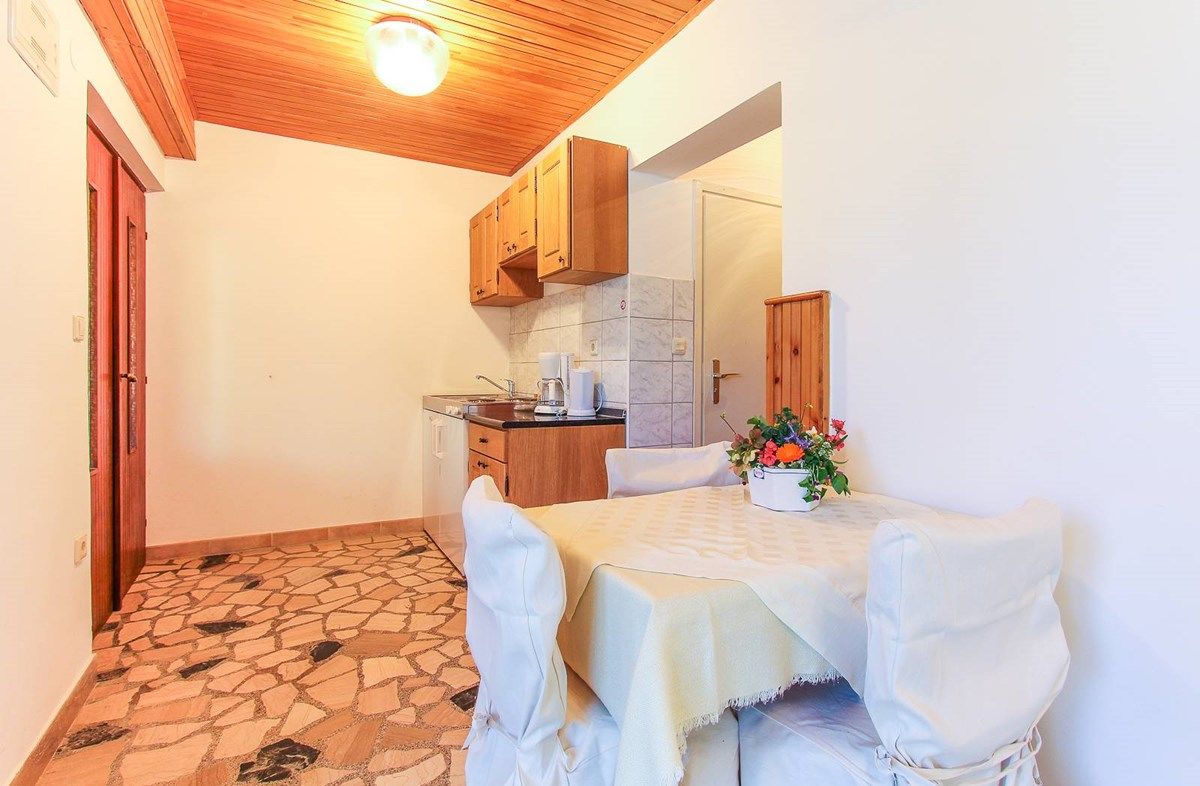 House Zdravko 16494-A2