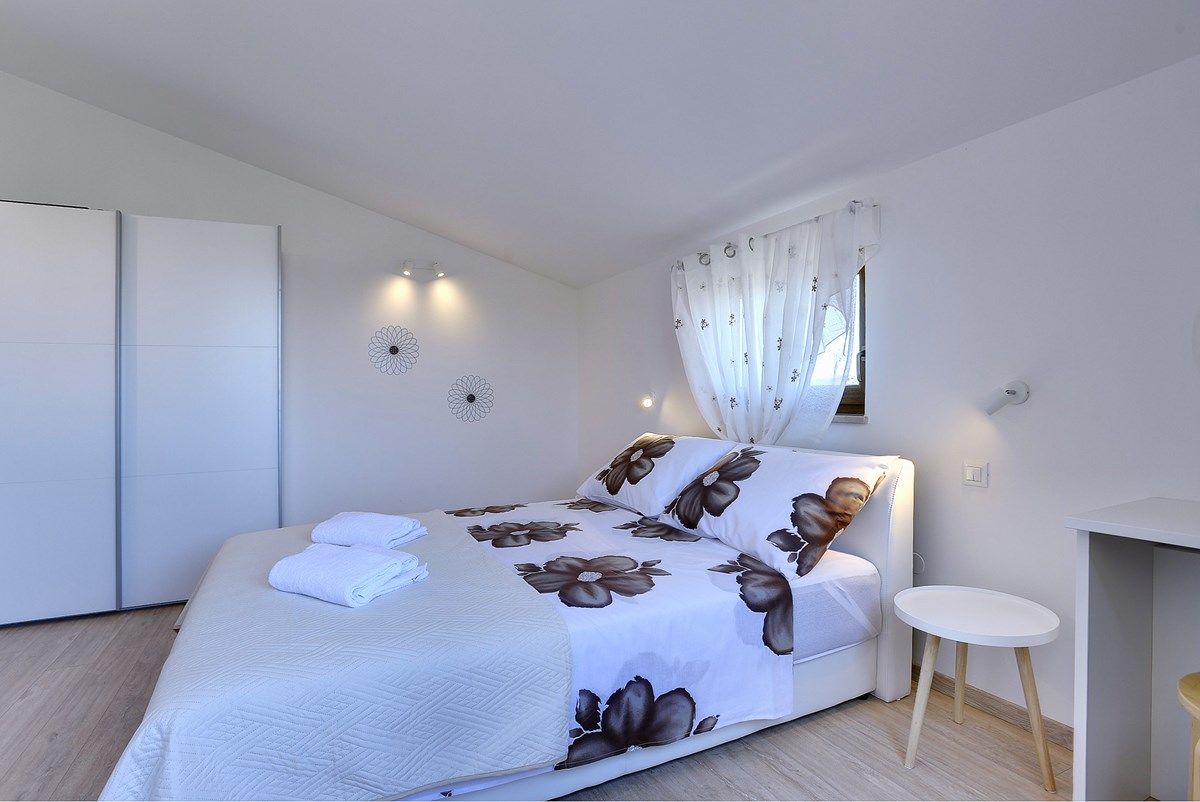 Apartment House Vinkuran 74271-A2