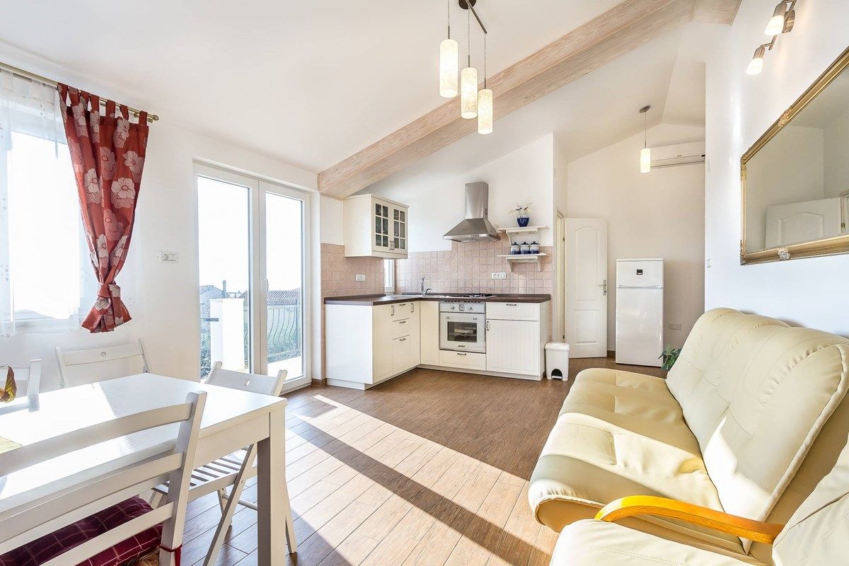 House Ivonne 73714-A2