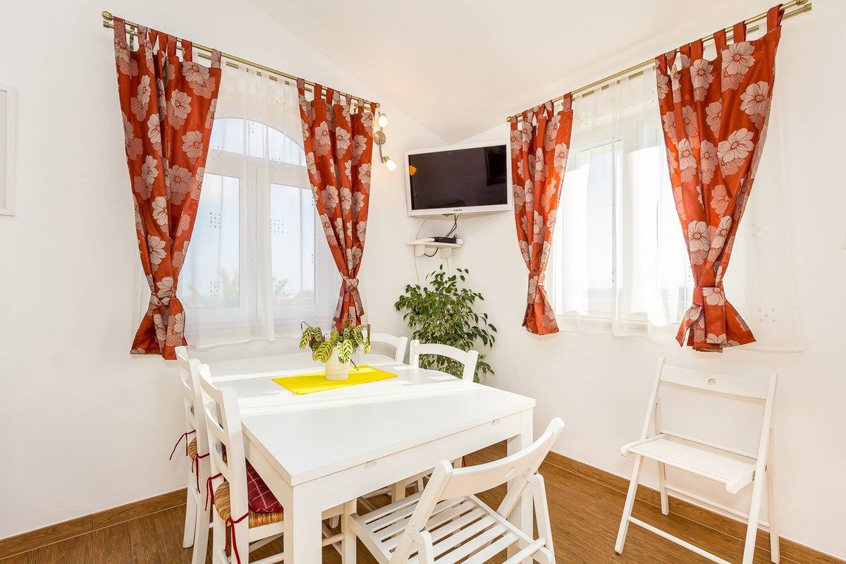 House Ivonne 73714-A2