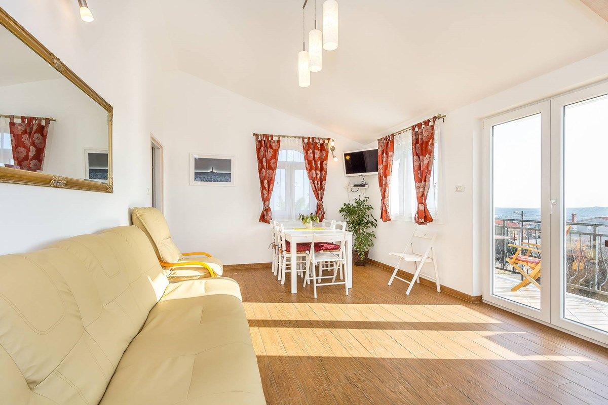 House Ivonne 73714-A2
