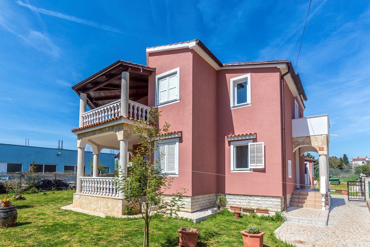 House Nikola 73753-A2