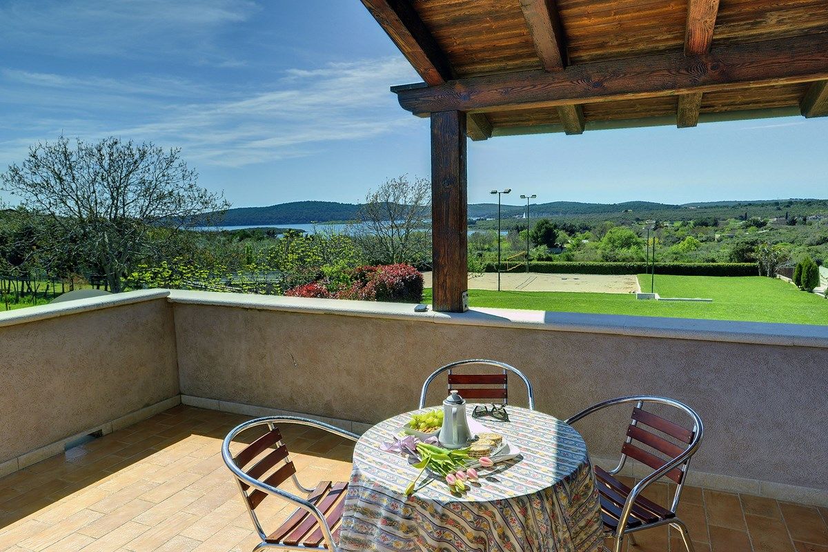 Villa Sunny Flowers 16659-K1
