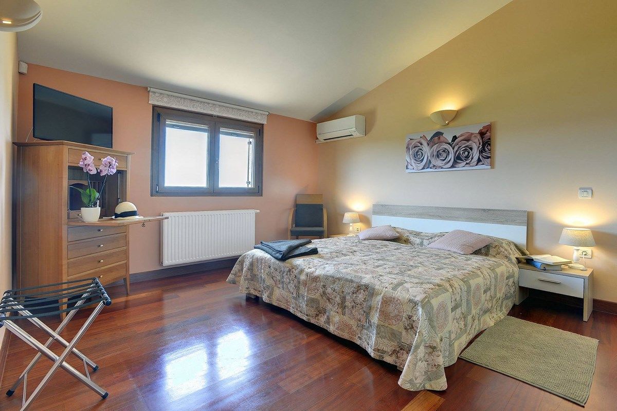 Villa Sunny Flowers 16659-K1