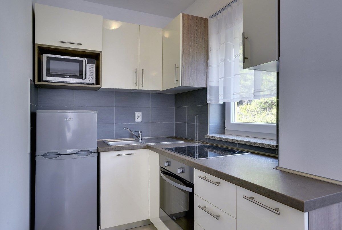 House Robert 73676-A1