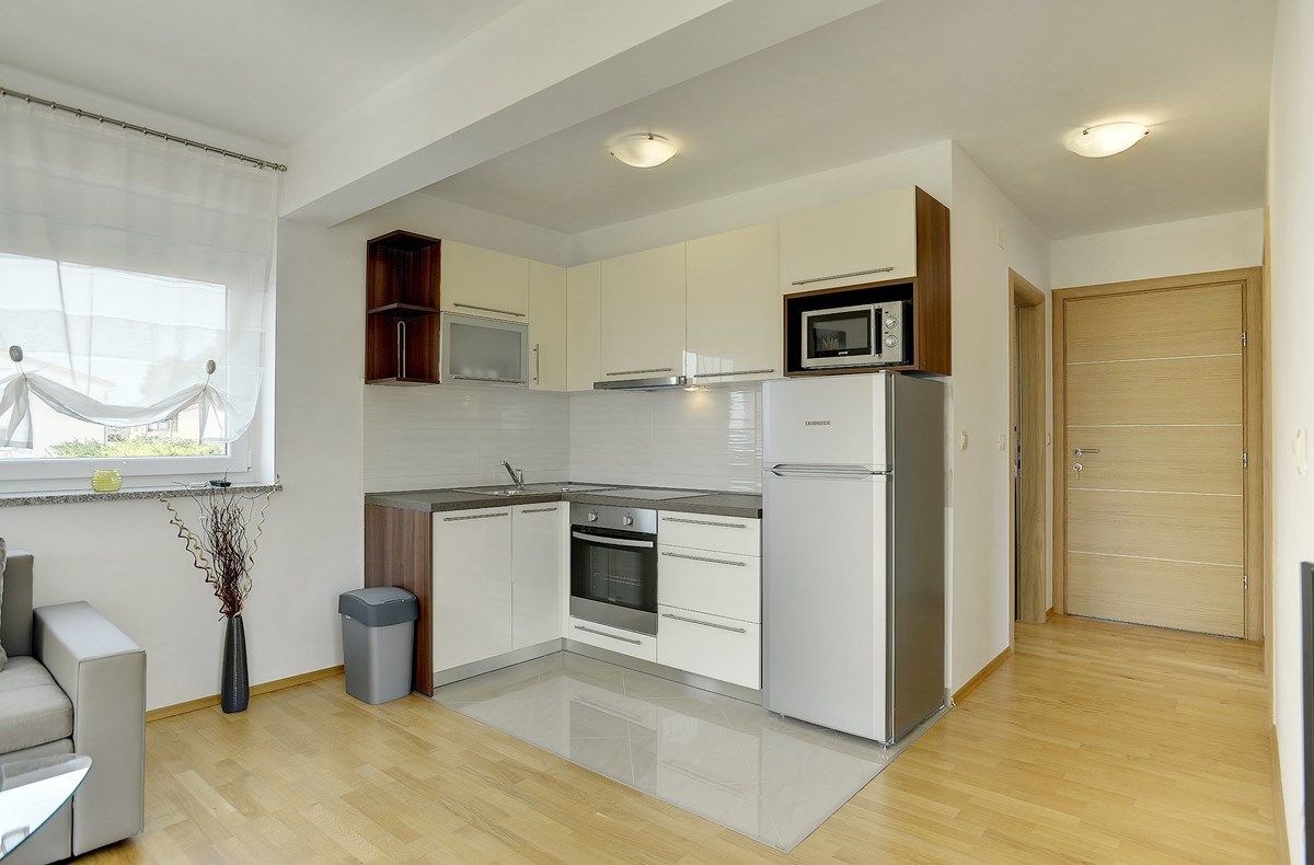 House Robert 73676-A5