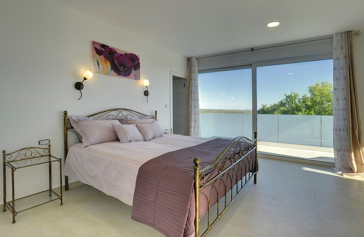Villa White 73835-K1