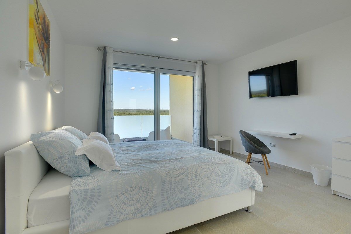Villa White 73835-K1
