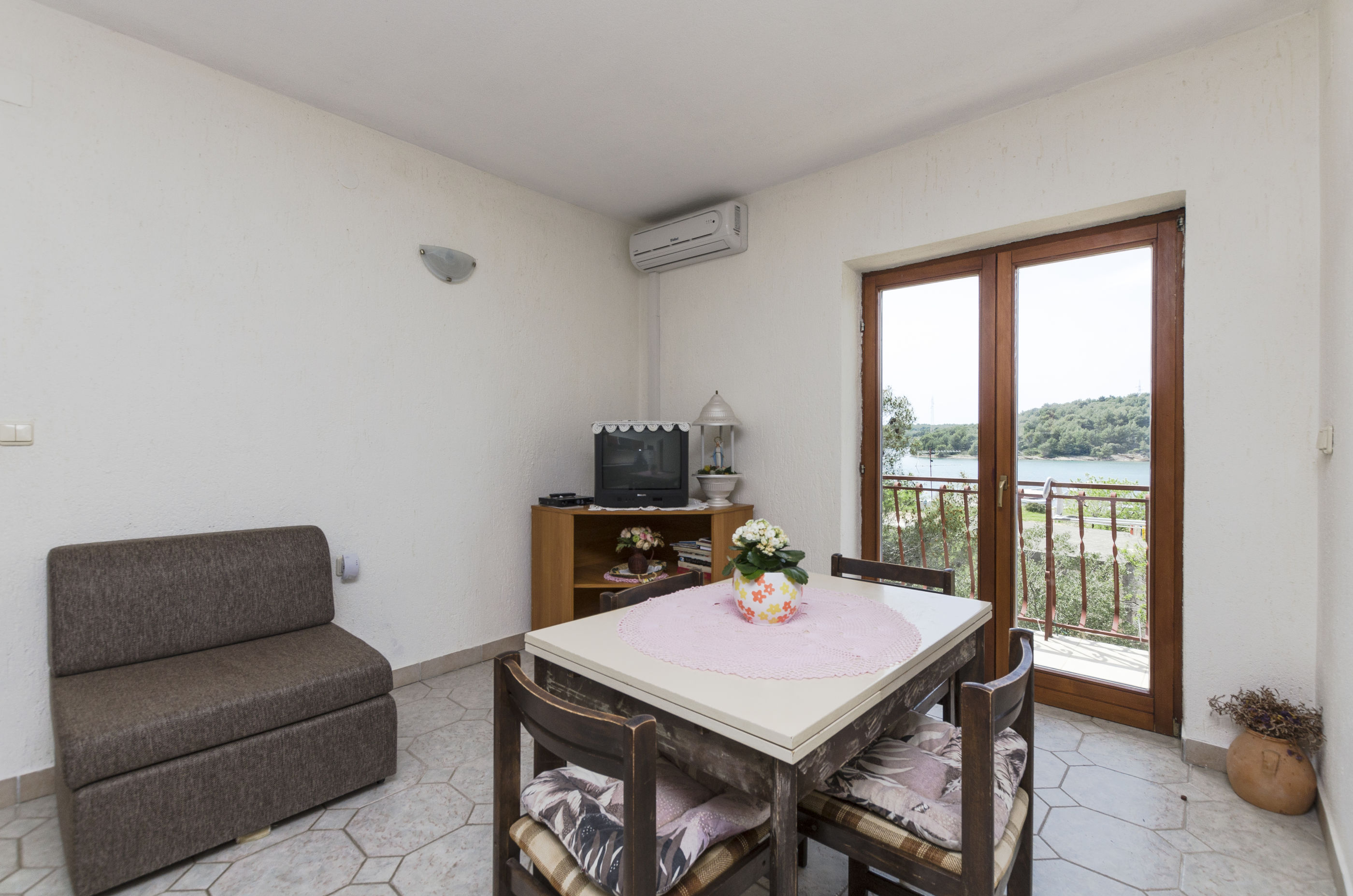 Apartments Davor 21221-A1