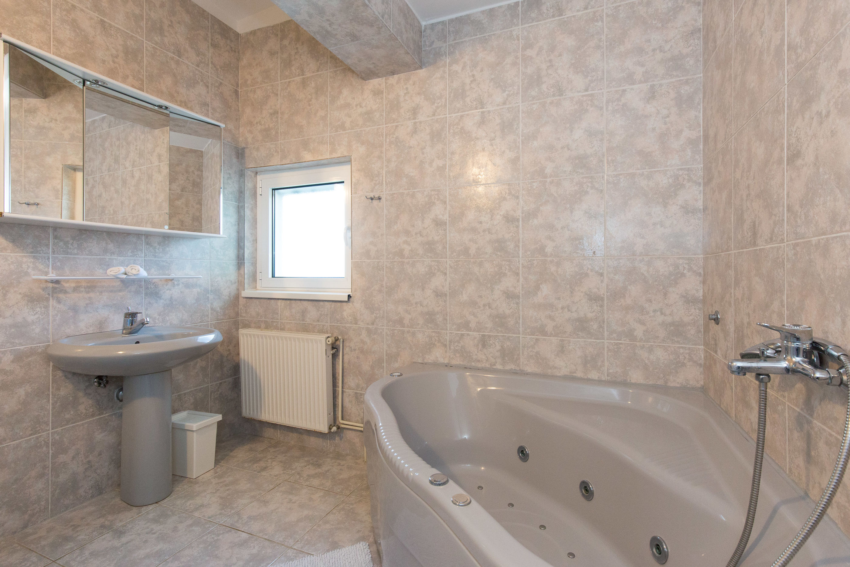 Villa Valica 62095-A1