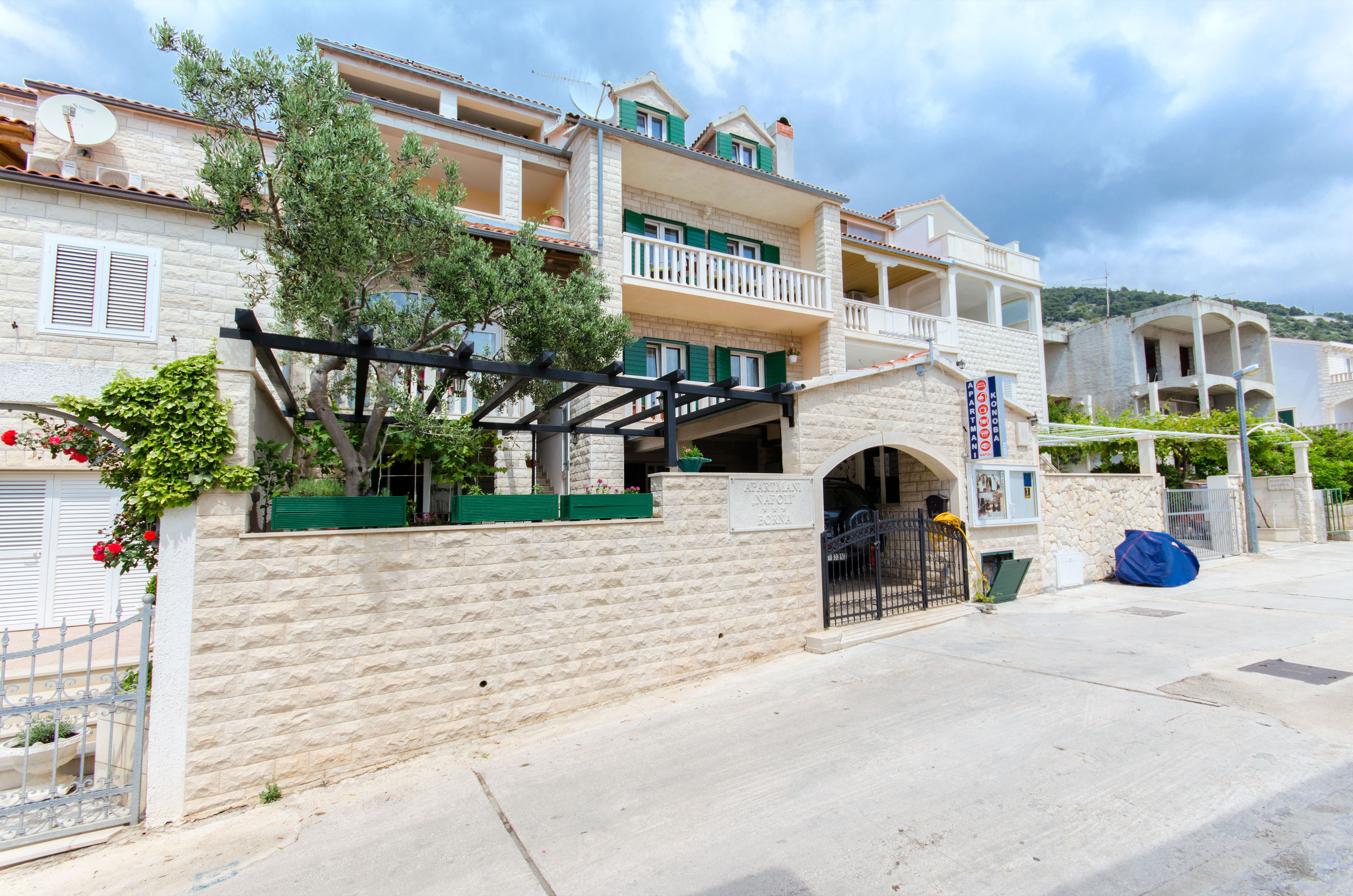 Apartments and Room Napoli 43631-A2