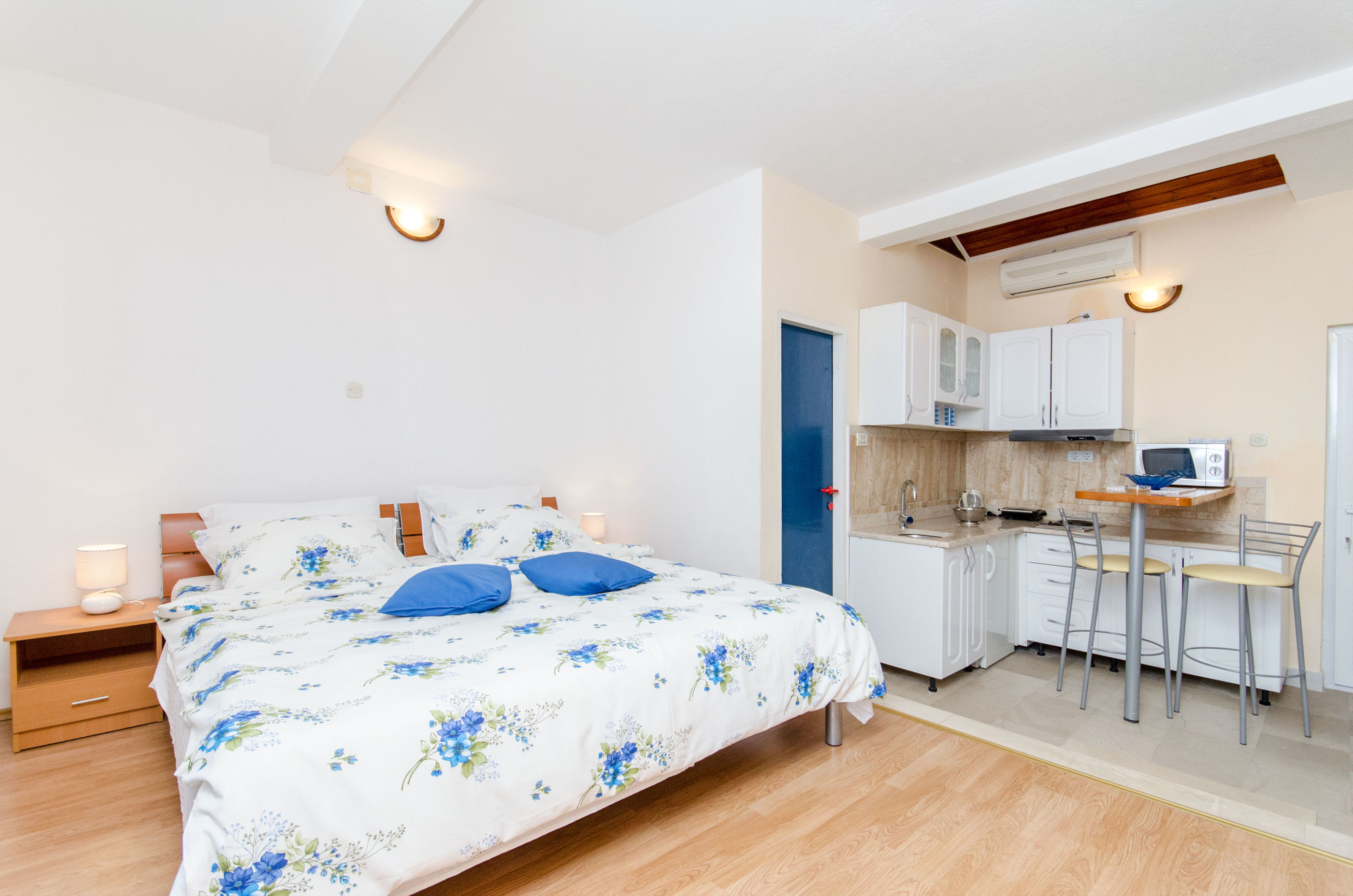 Apartments and Room Napoli 43631-A1