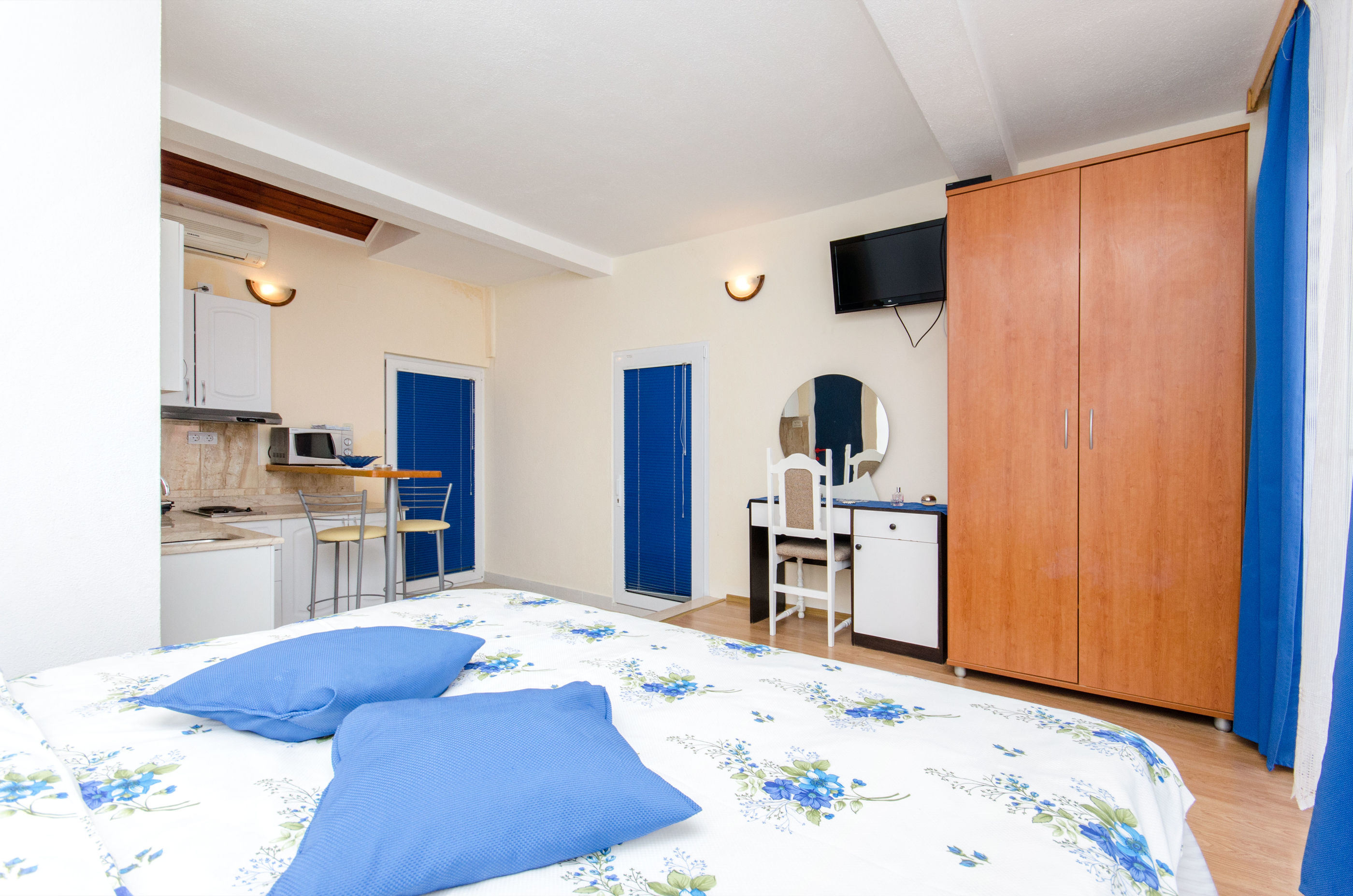 Apartments and Room Napoli 43631-A1