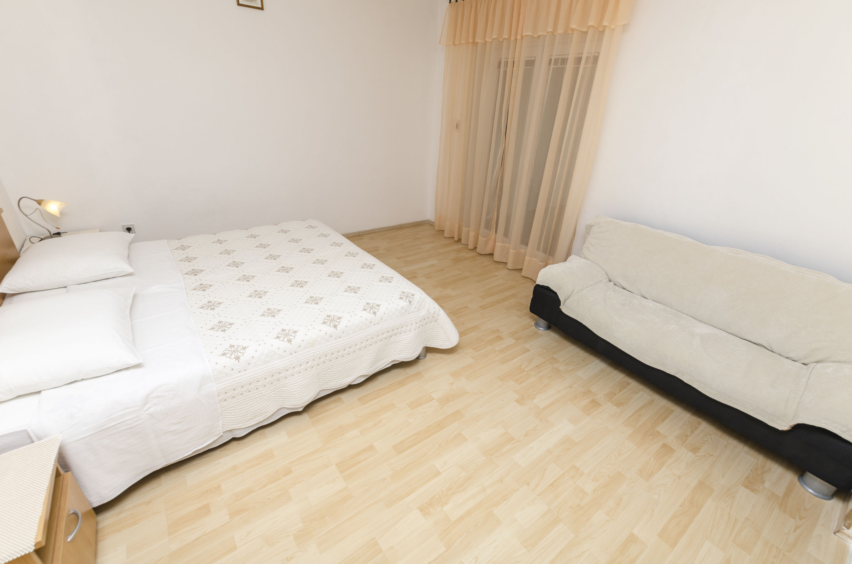 Apartments and Room Janja 50381-A1