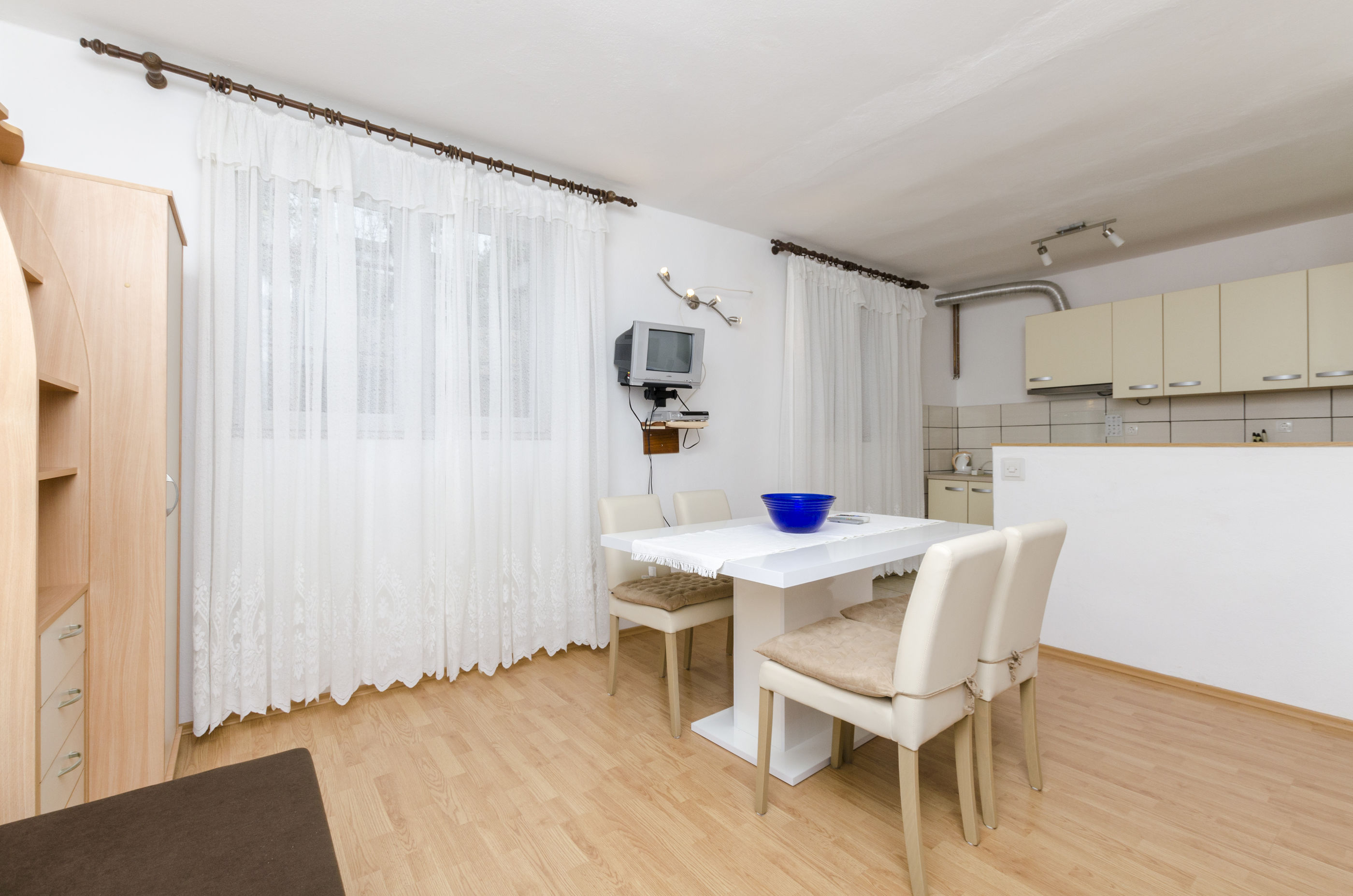 Apartments and Room Janja 50381-A2