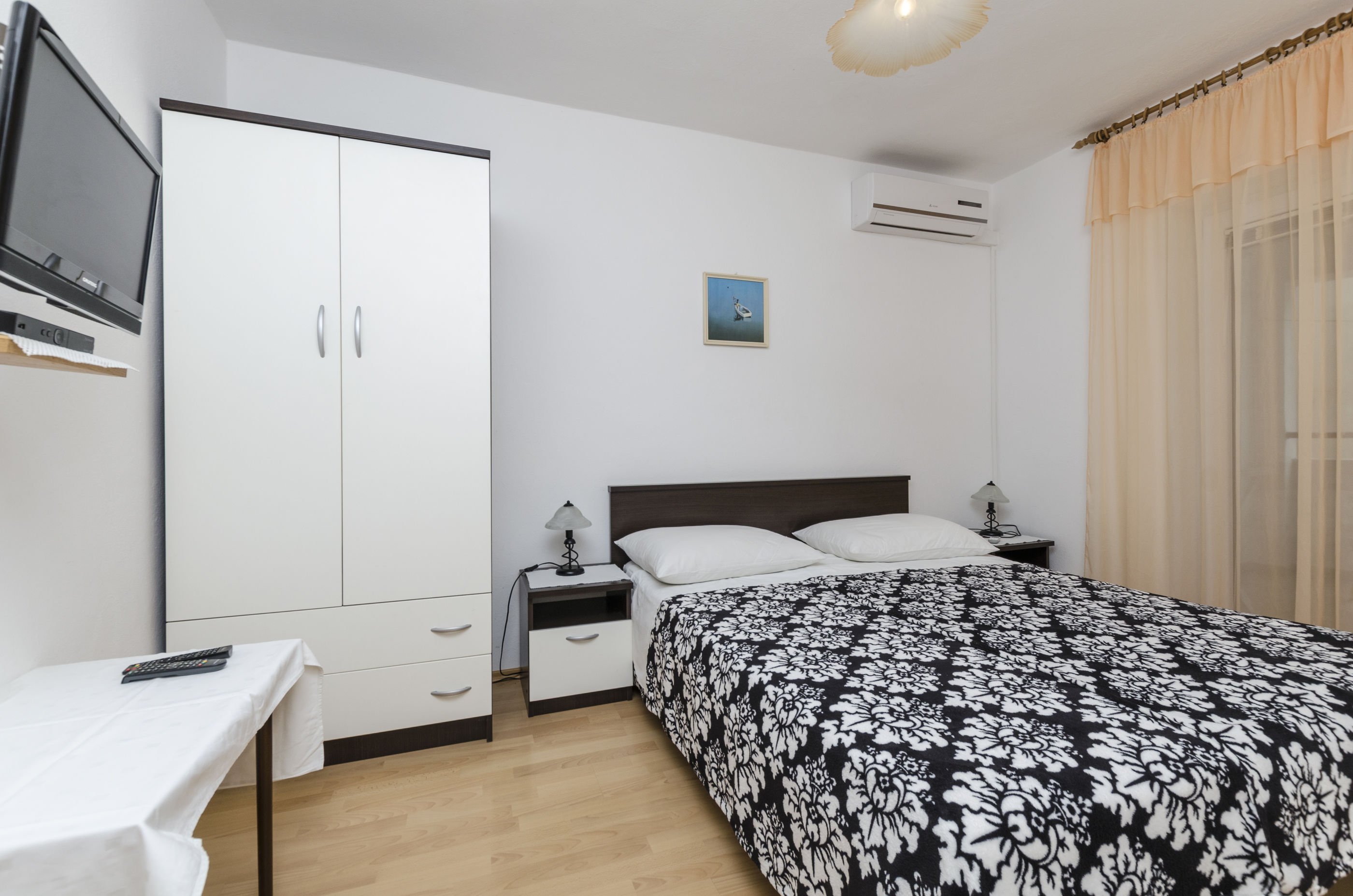 Apartments and Room Janja 50381-A2