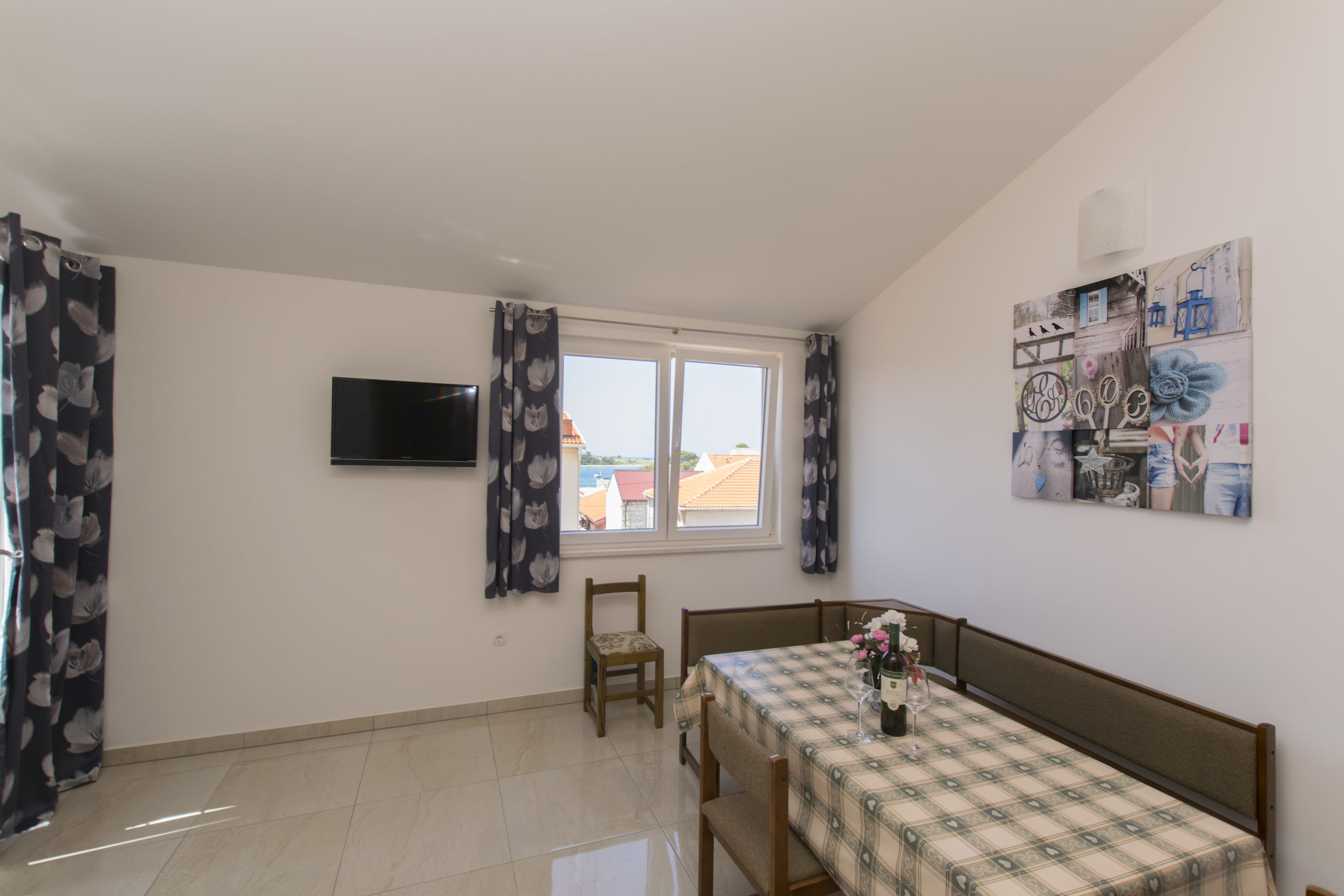 Apartments and Room Central Position 53491-A4