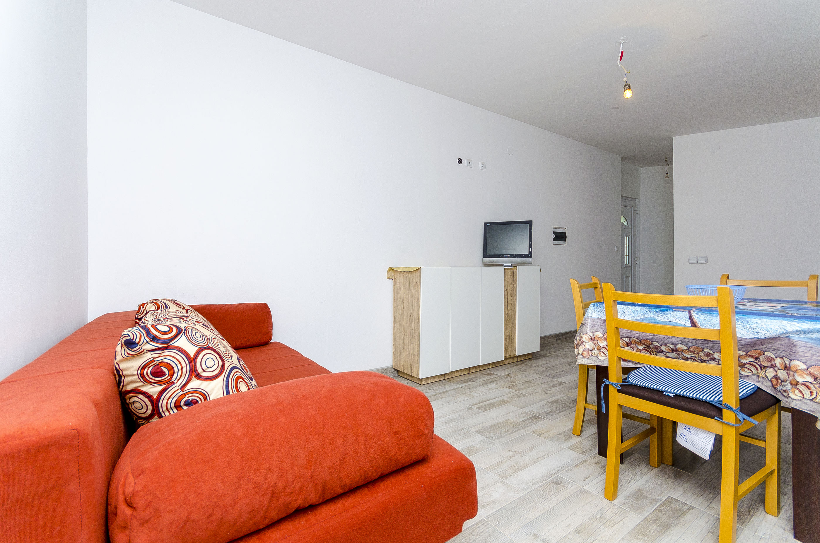 Apartments Mirko i Anda 38051-A1