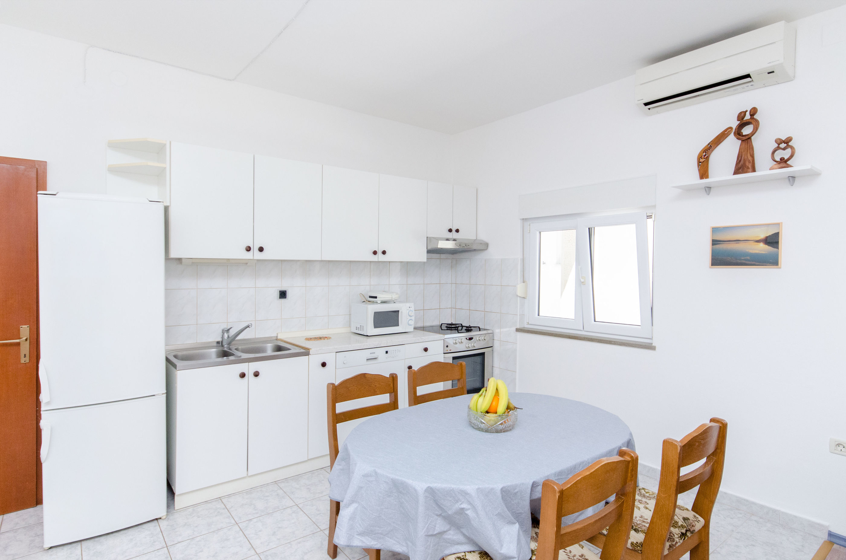 Apartments and Rooms Iva 47621-A15