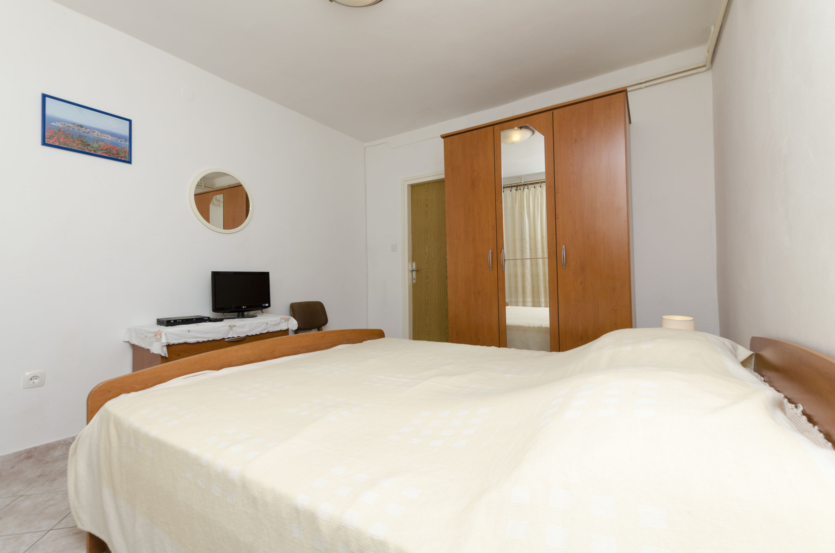 Apartments and Room Mate-Mare 45897-S1