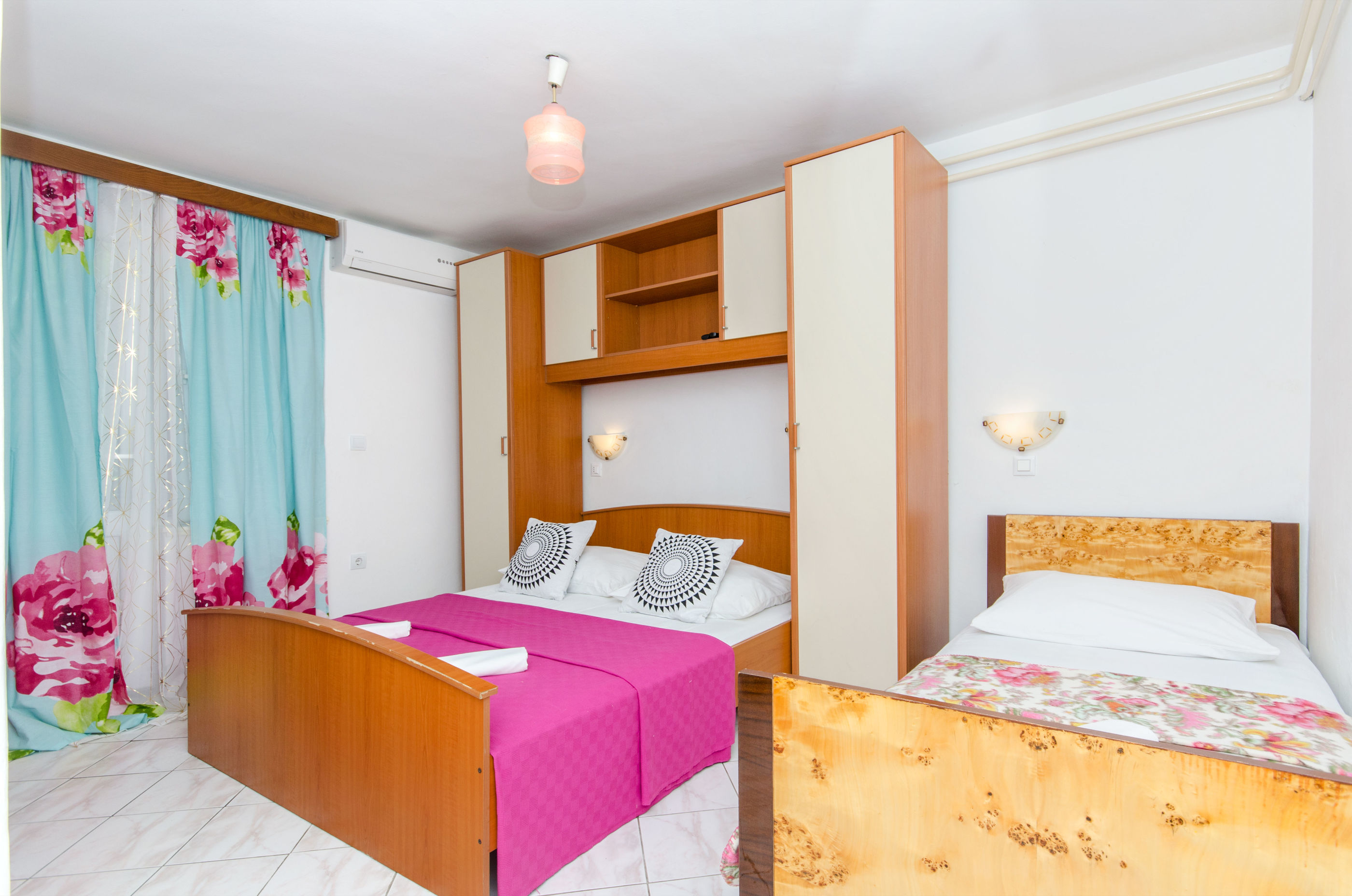Apartment and Rooms Ivan 45191-S2