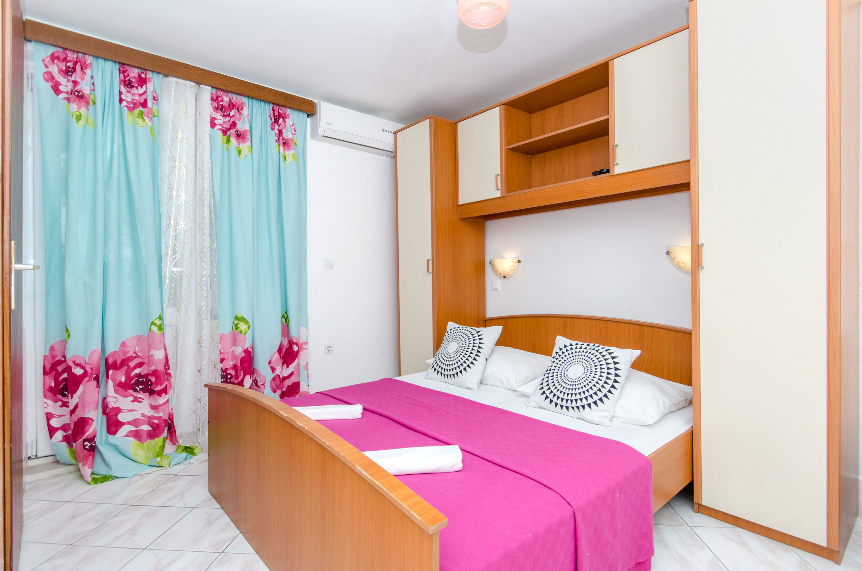 Apartment and Rooms Ivan 45191-S2