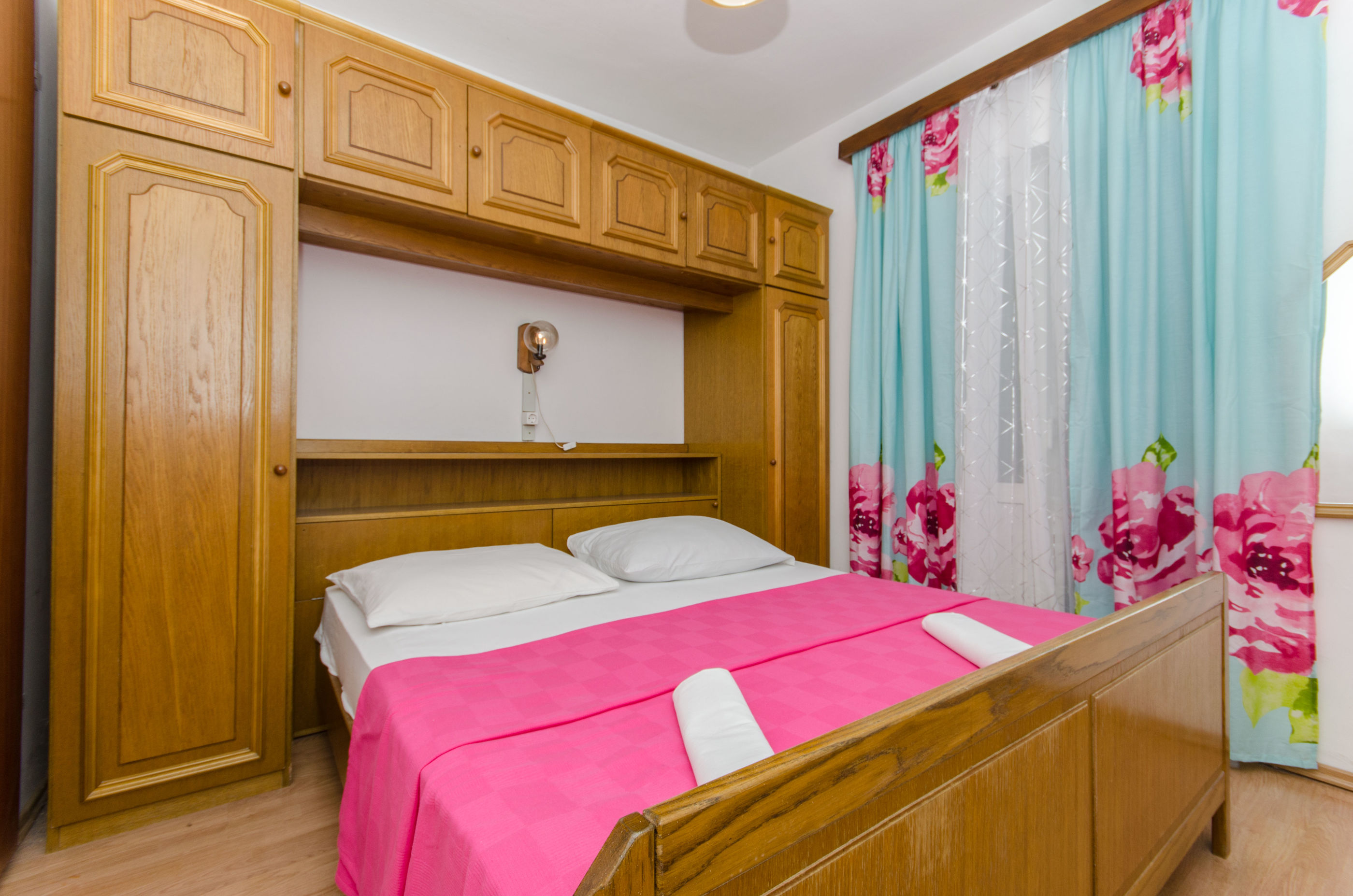 Apartment and Rooms Ivan 45191-A9