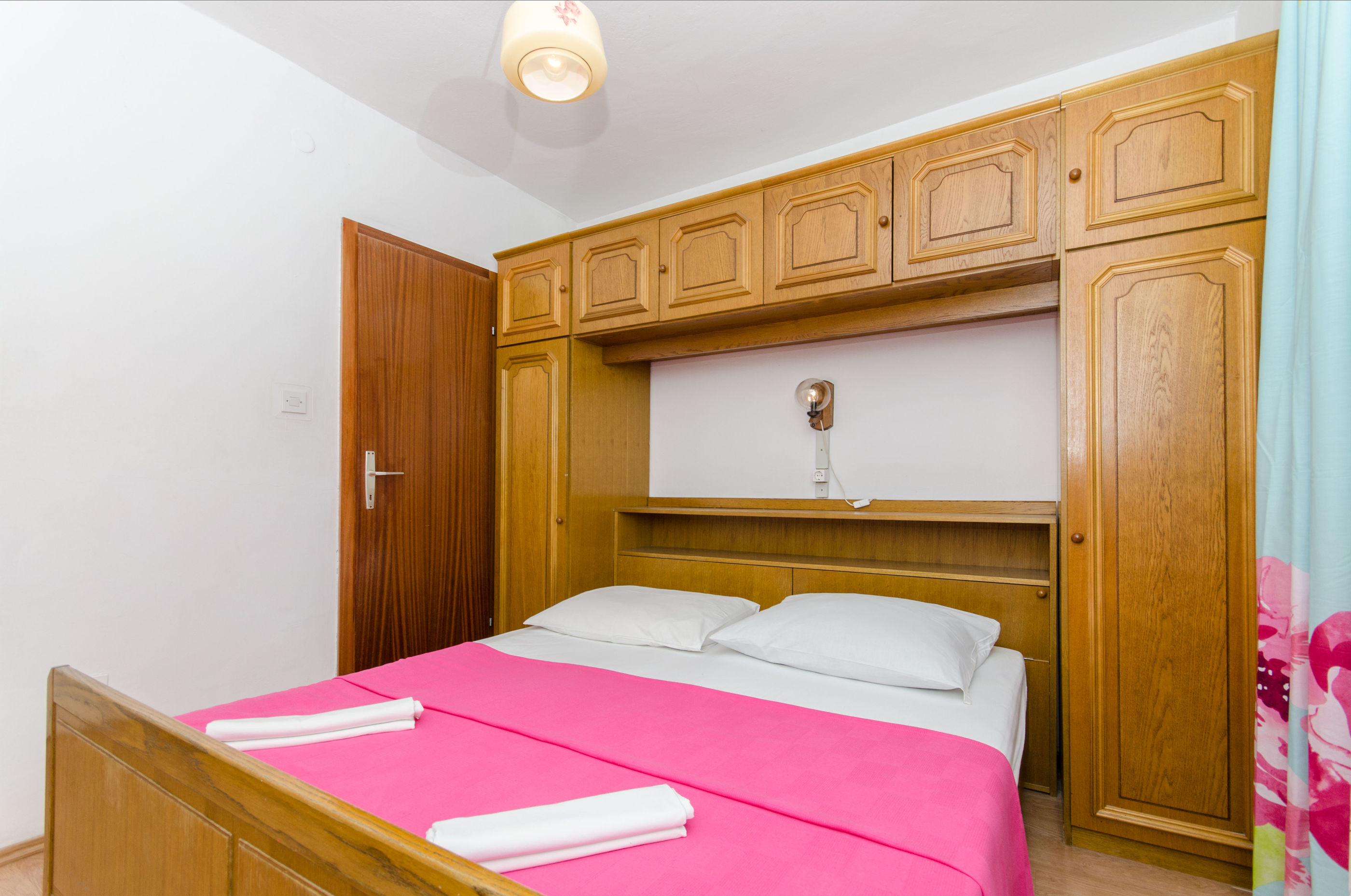 Apartment and Rooms Ivan 45191-A9