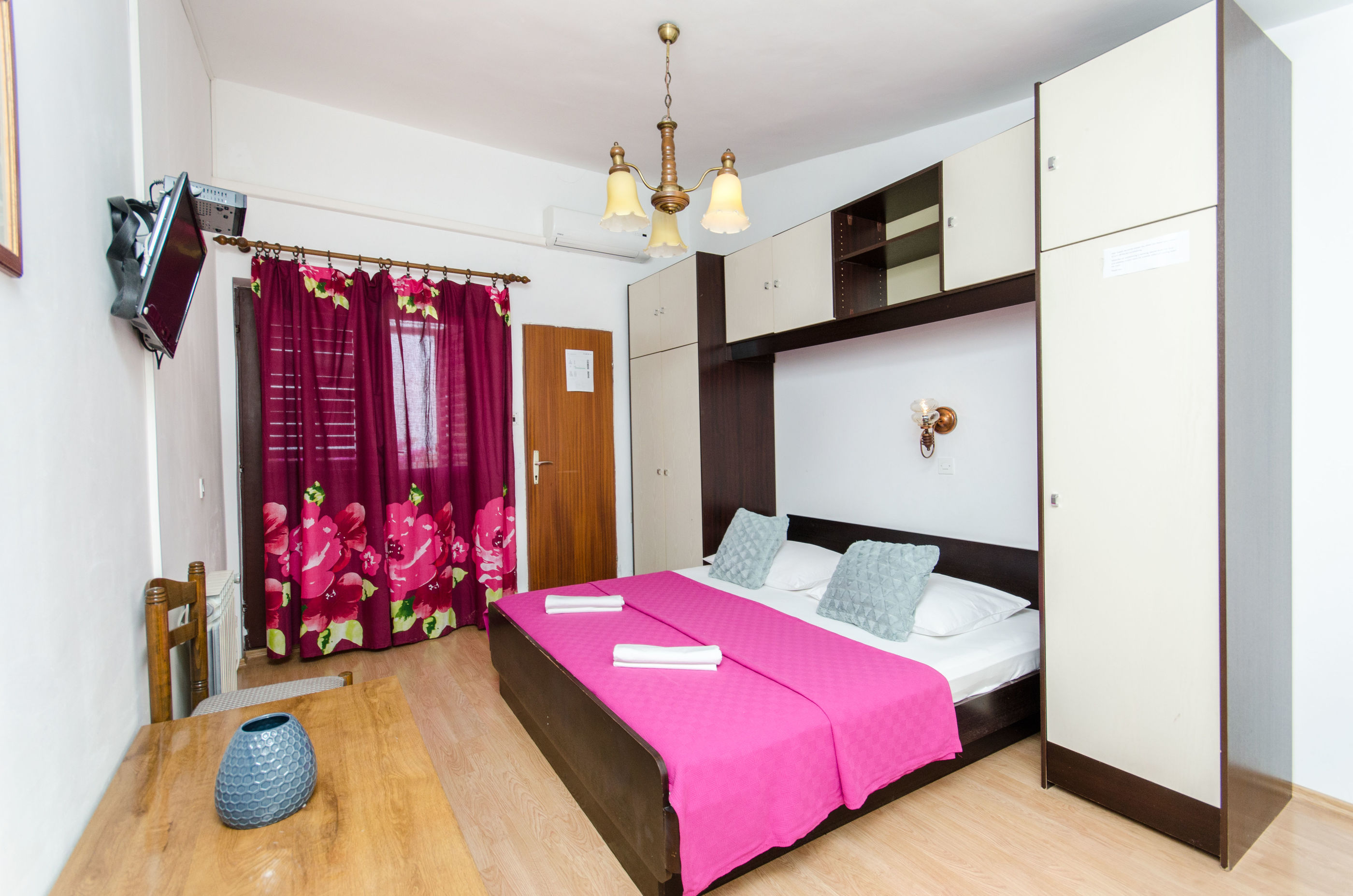 Apartment and Rooms Ivan 45191-S13