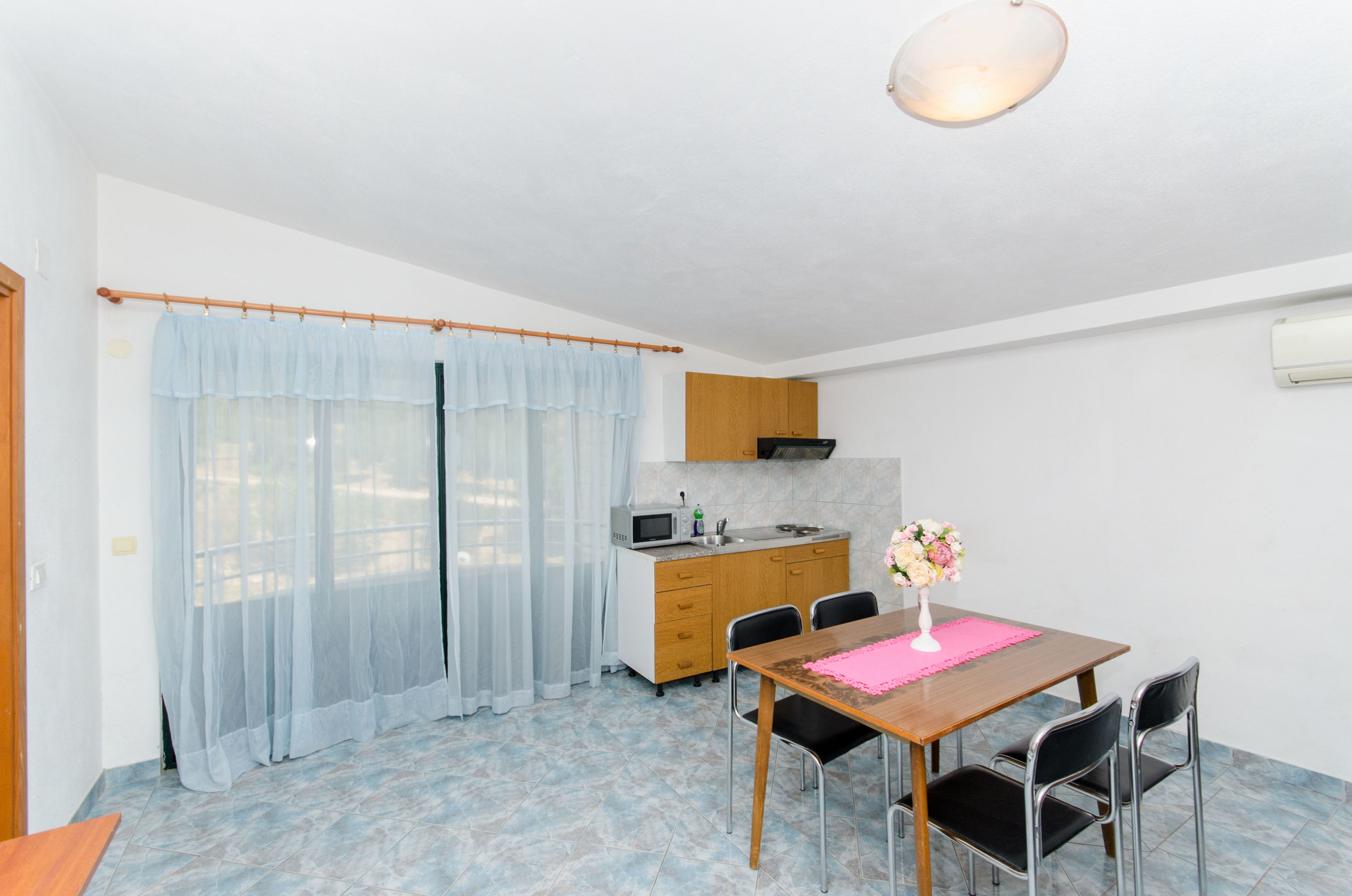 Apartment and Rooms Ivan 45191-A14