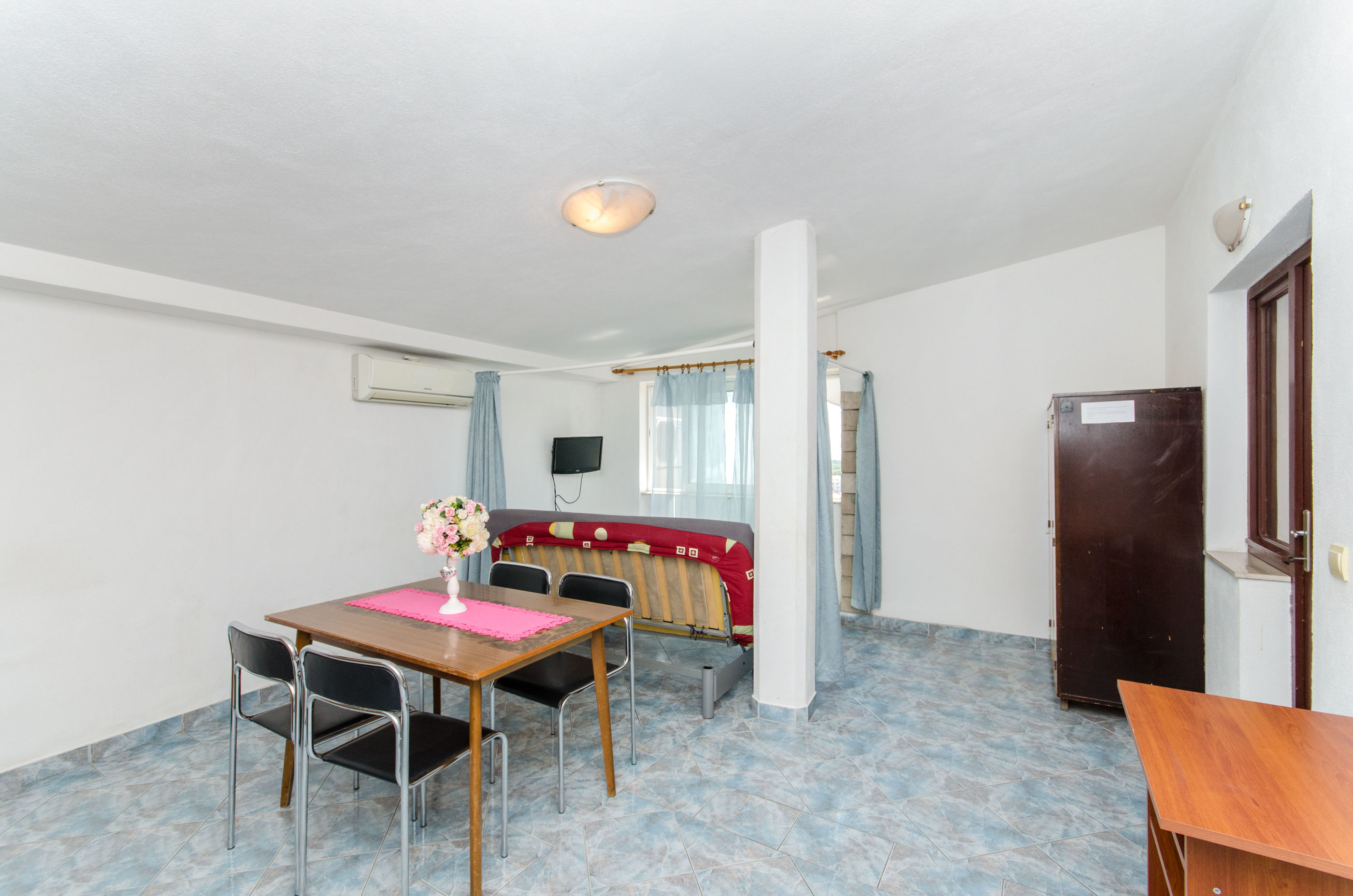Apartment and Rooms Ivan 45191-A14