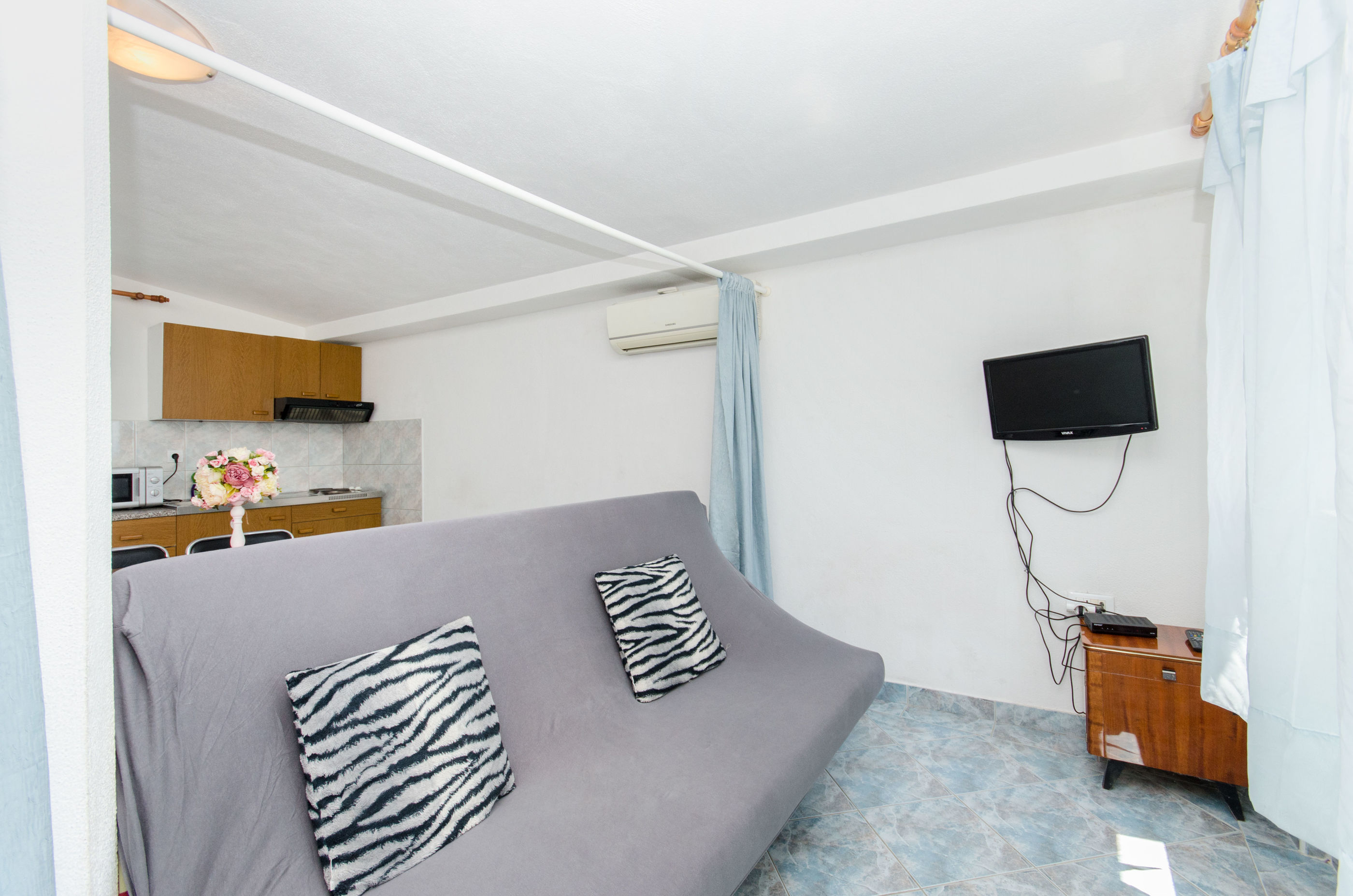 Apartment and Rooms Ivan 45191-A14