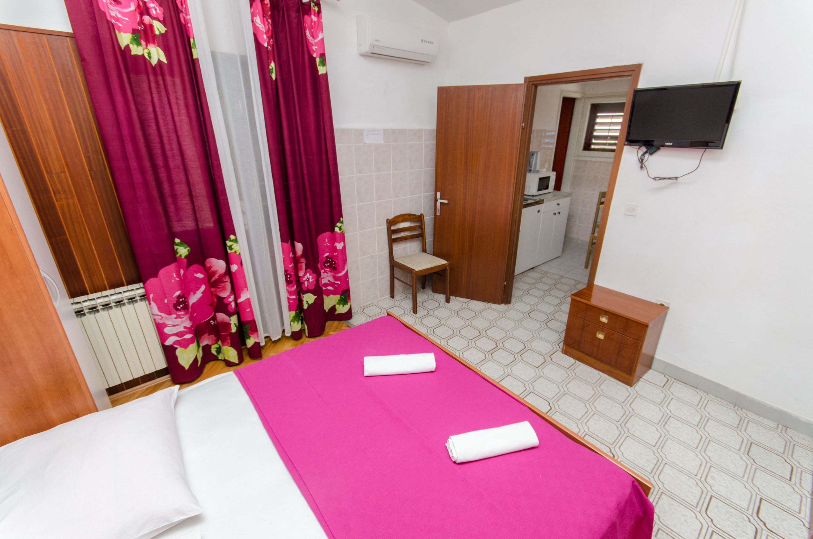 Apartment and Rooms Ivan 45191-A15