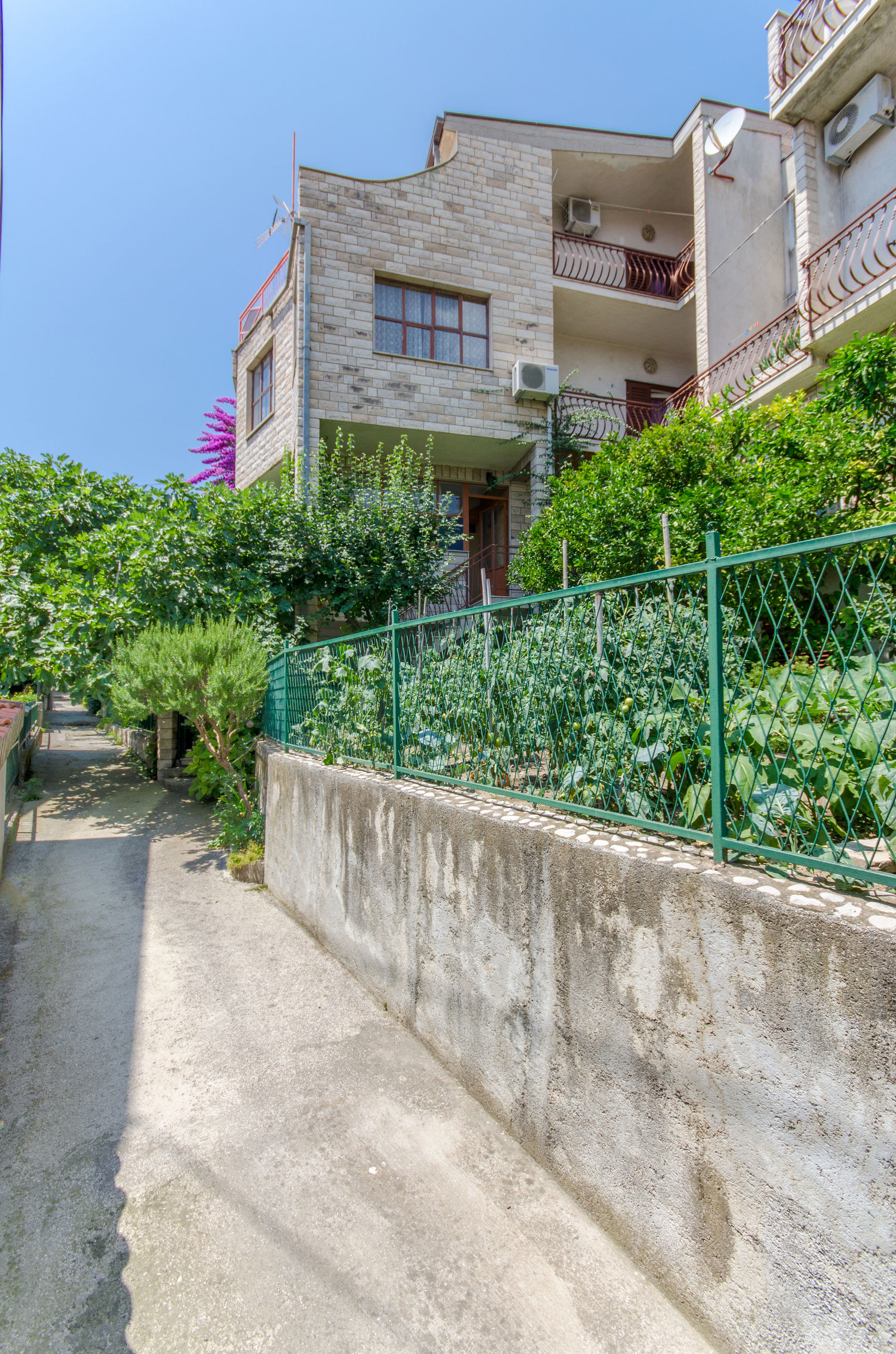 Apartment and Rooms Ivan 45191-A18