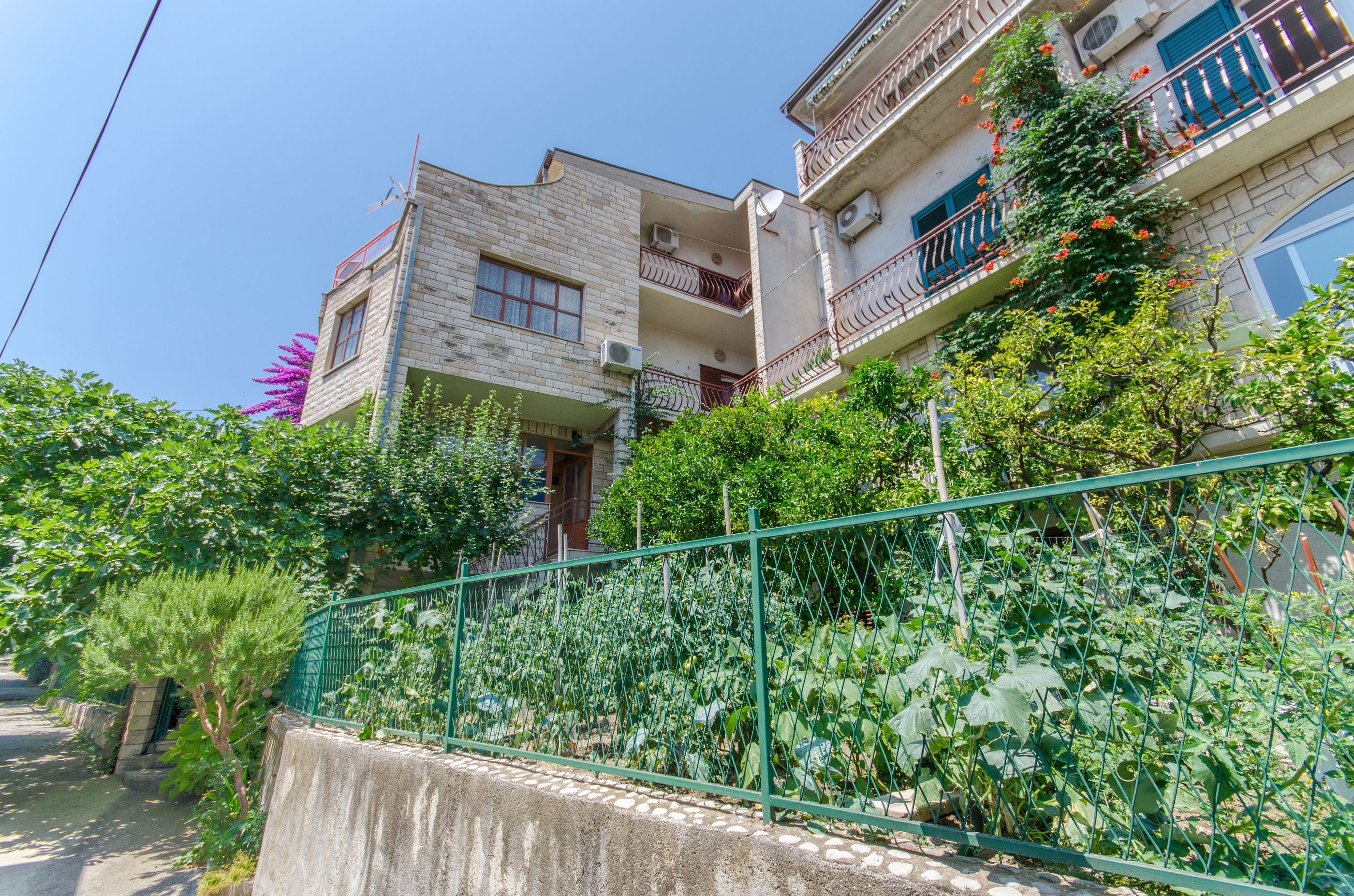 Apartment and Rooms Ivan 45191-A18