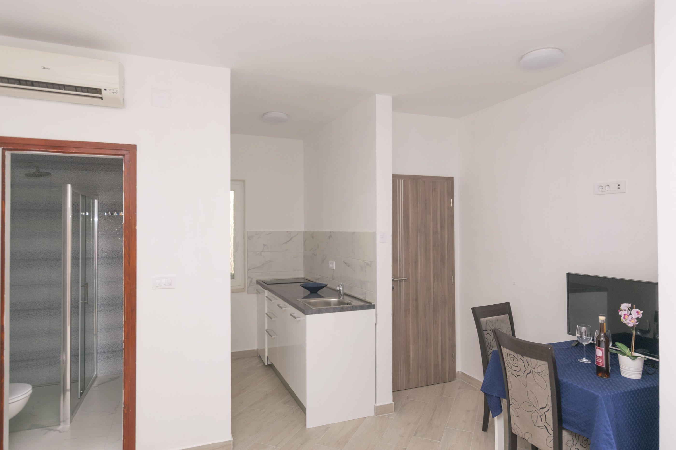 Apartments Tina 14241-A4